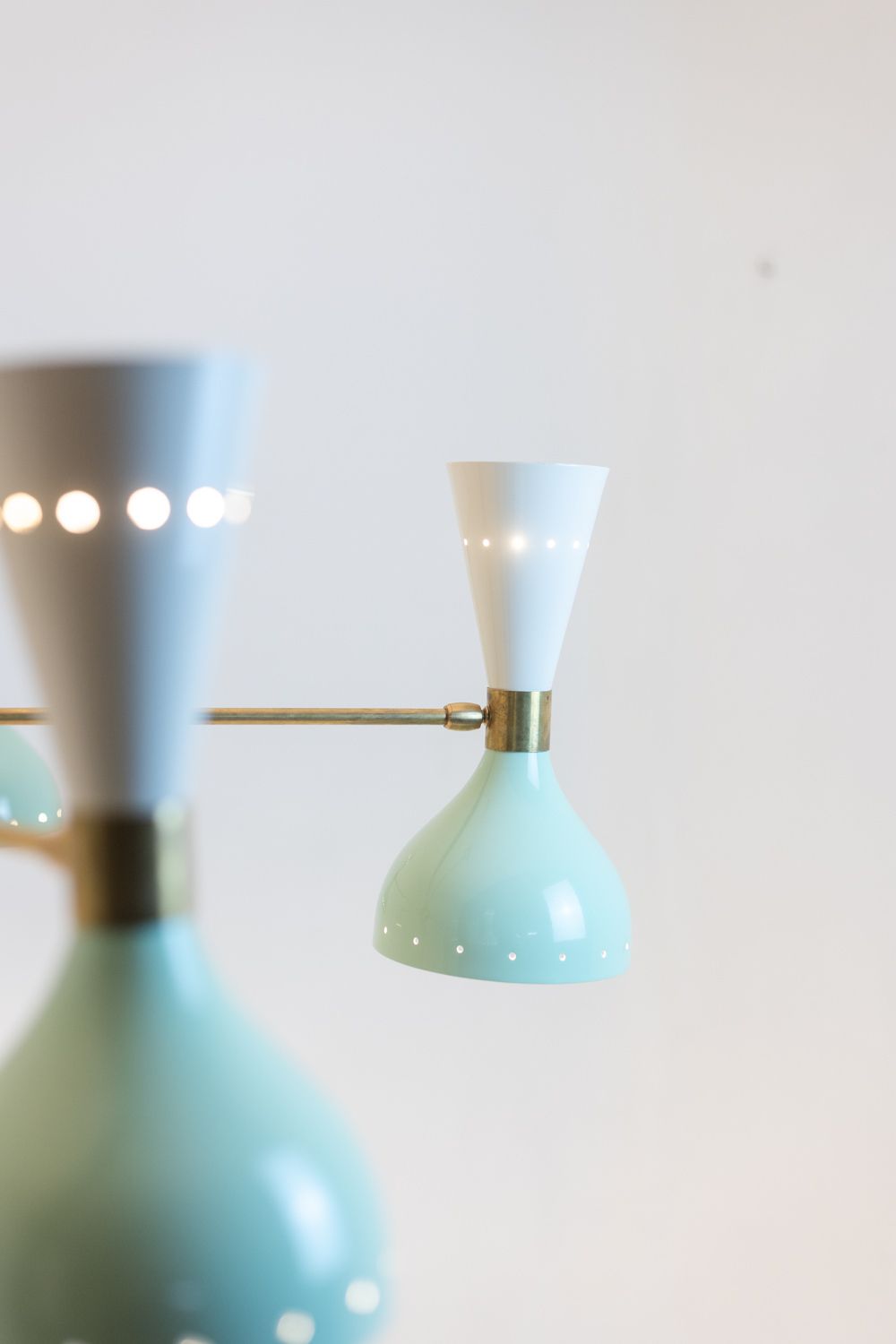 photo vinterior Radiant Diabolo Shaped Chandelier With 12 Lights. Contemporary.