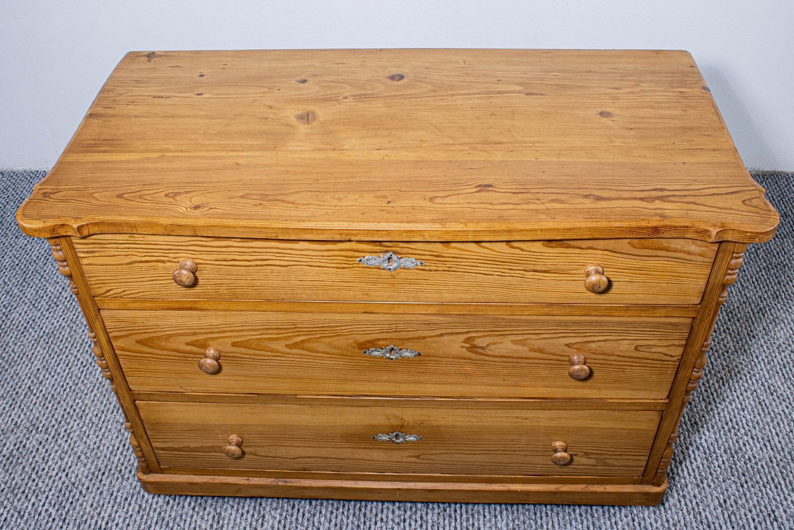 photo furniture Antique Waxed Stripped Pine Chest Of 3 Drawers, Late 19th Century