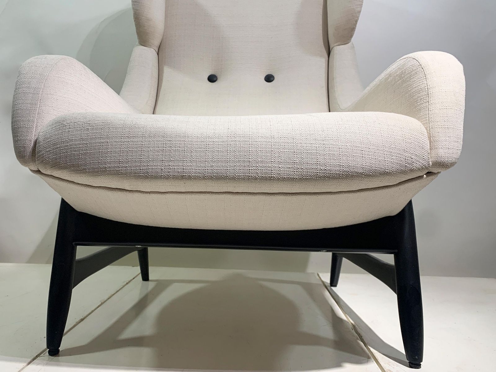 photo furniture Bengt Ruda Lounge Chair In Cream/Beige Fabric For Artifort, Circa 1960