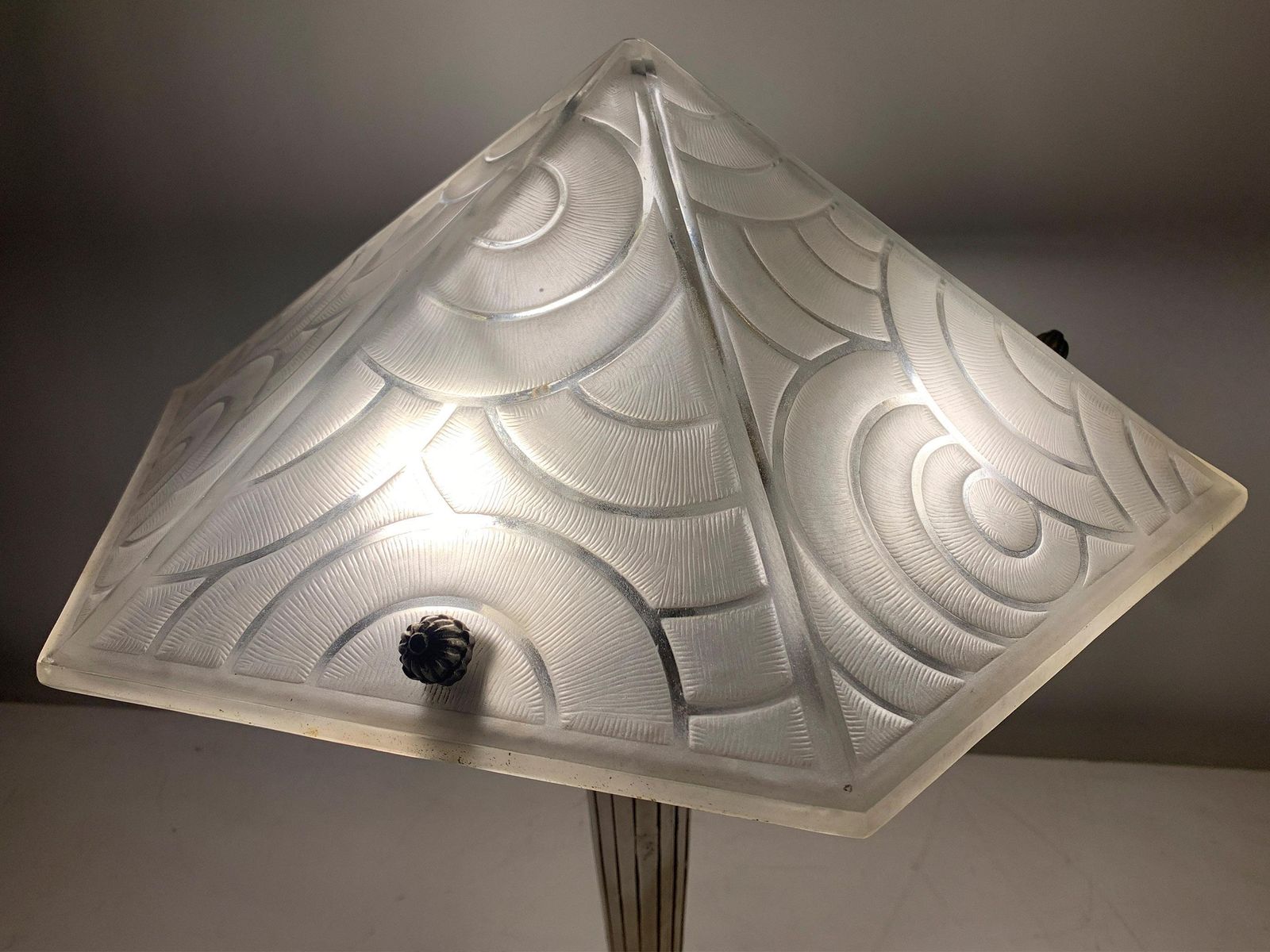 Art Deco Table Lamp In White Frosted Press Molded Glass Signed"P.D'avesn France" photo buy