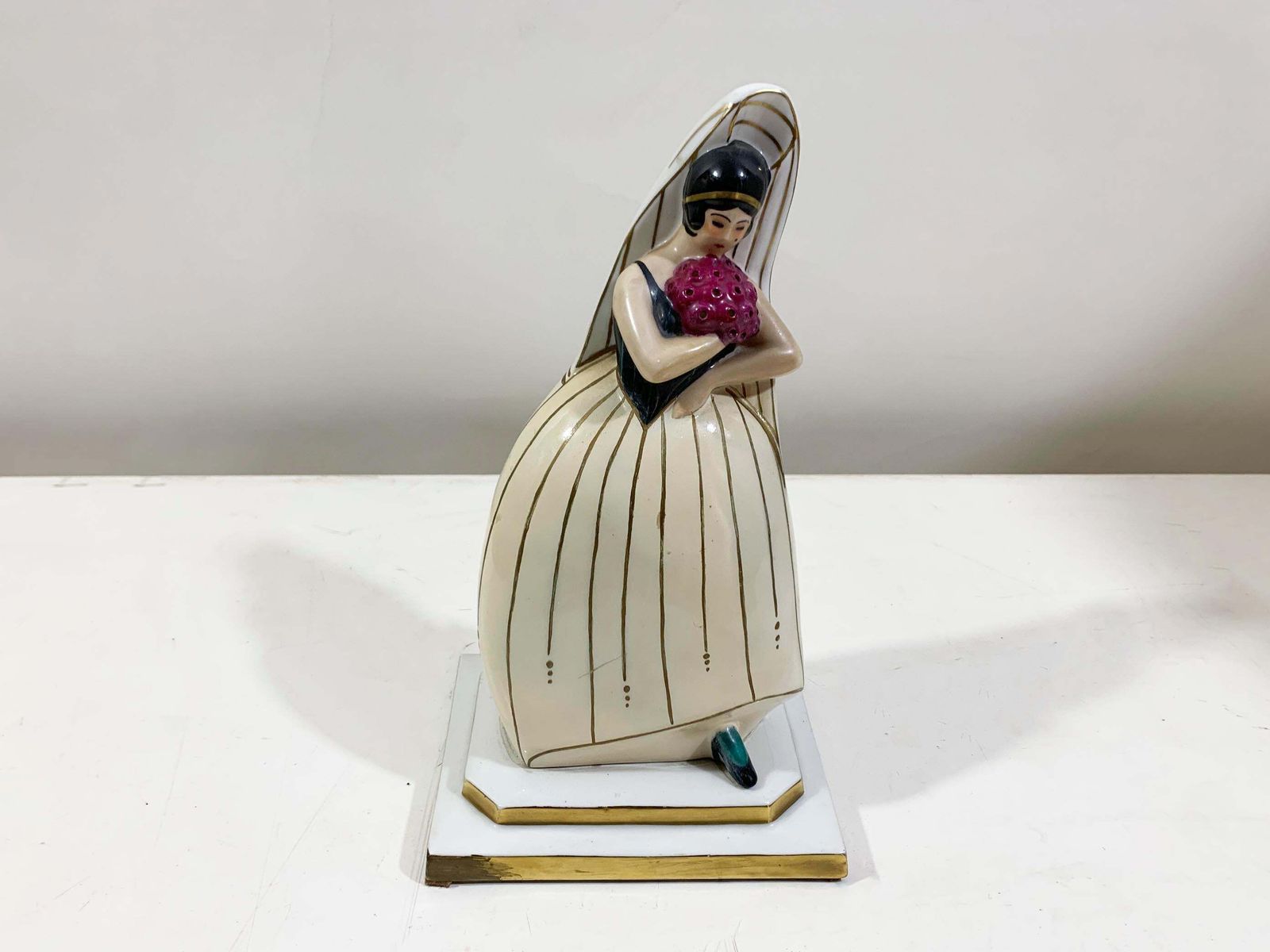 French Art Deco White Porcelain Figural Perfume Diffuser Stamped "Robj Paris" photo Home Decor