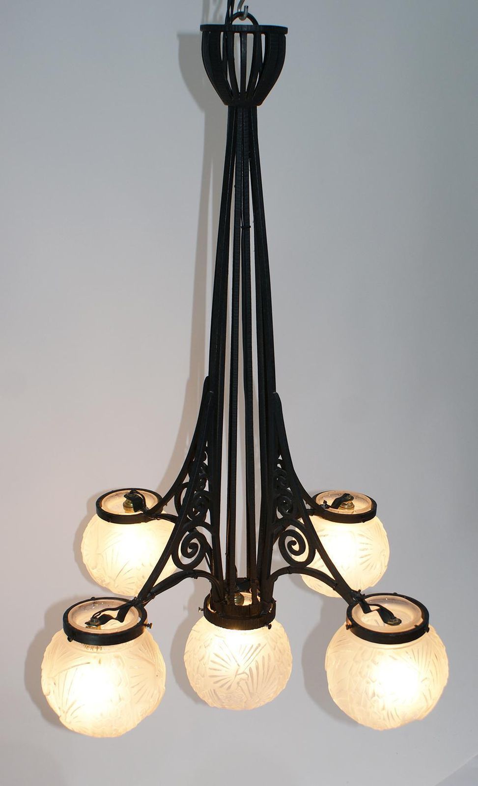 French Art Deco Chandelier Signed "Muller Frères Luneville" photo vinterior