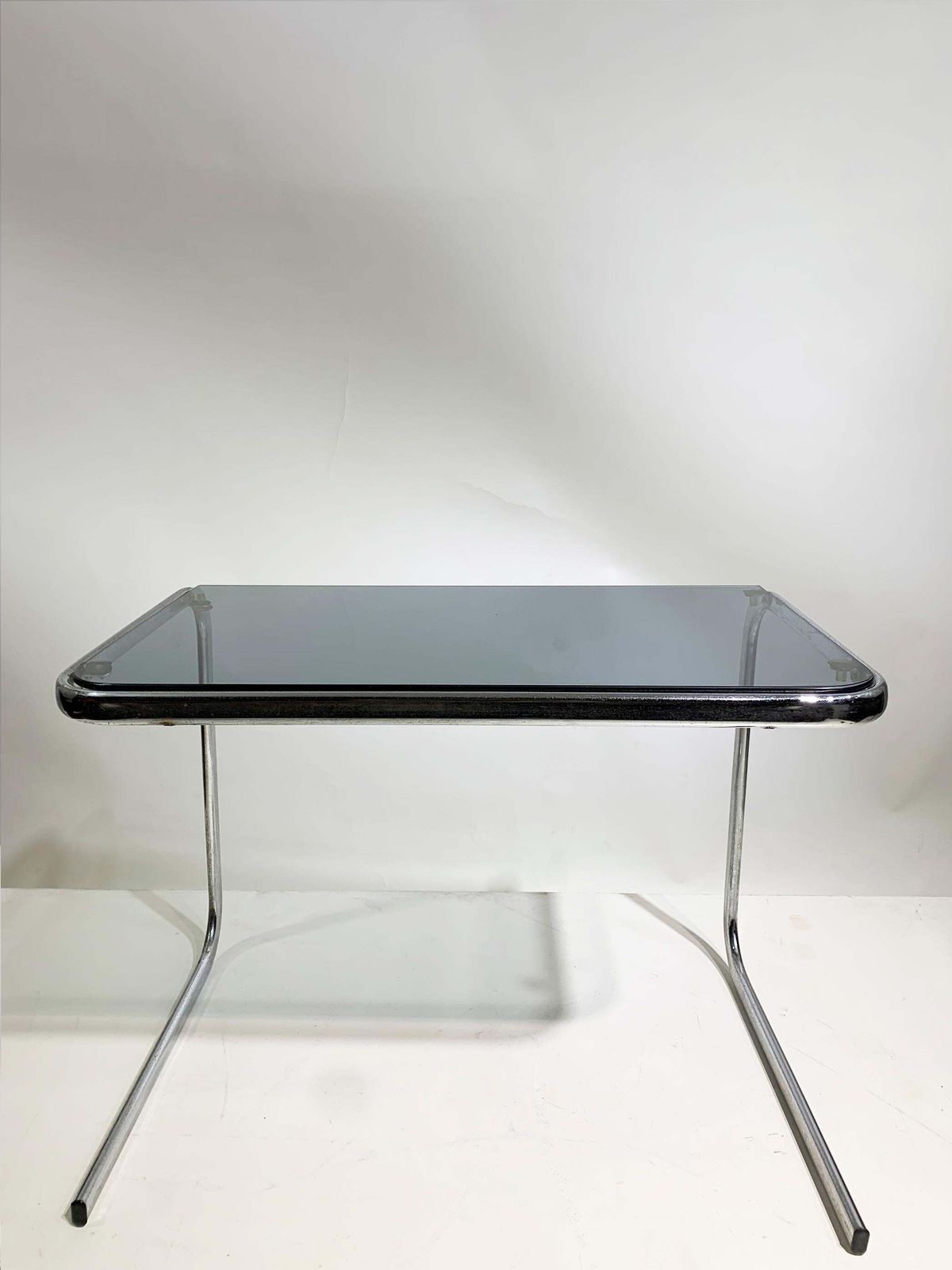 photo vinterior Set Of 3 Late 20th Century Nesting Side Tables In Chrome And Smoked Glass