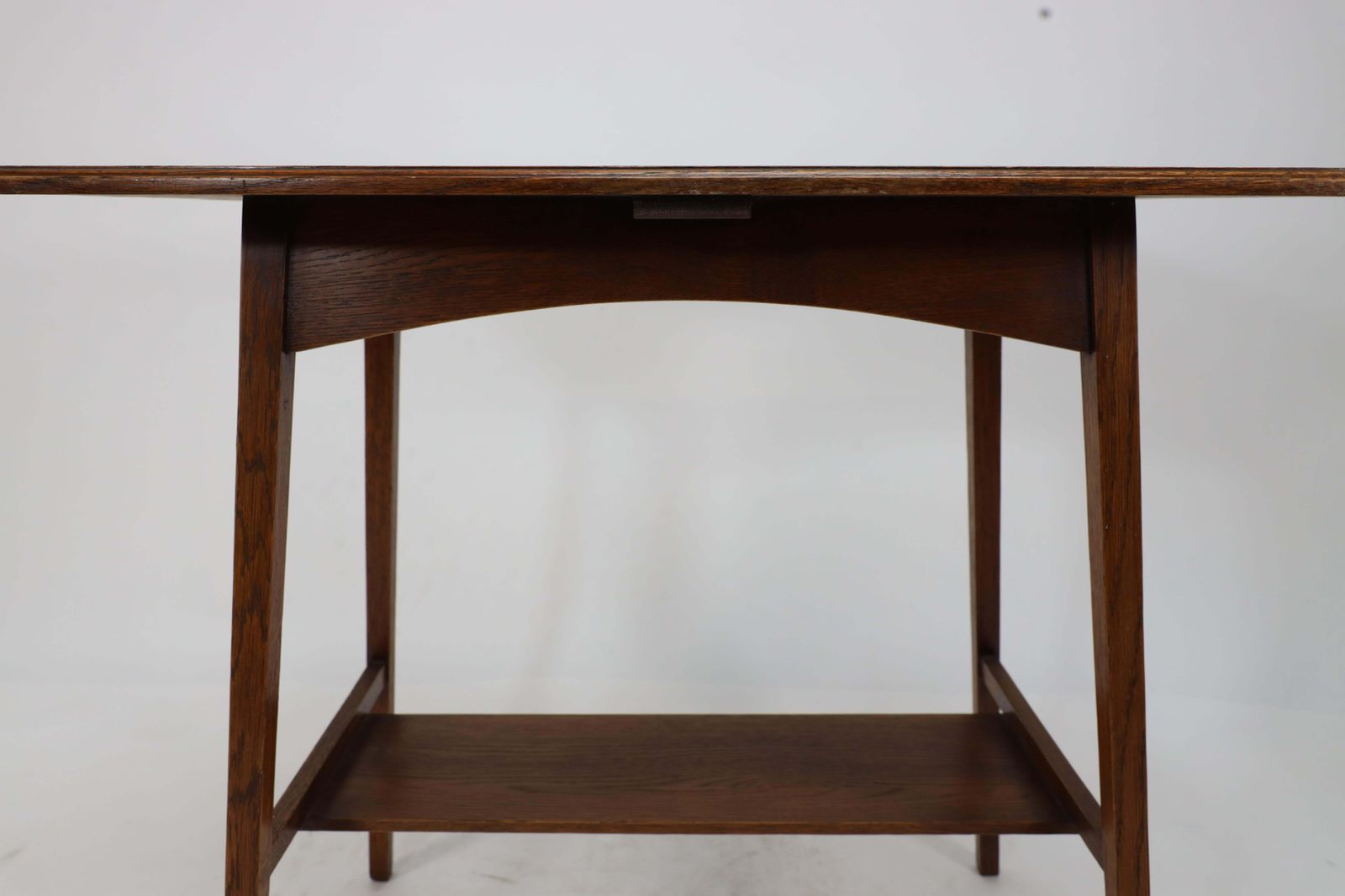 photo vinterior Waring & Gillow. A Pair Of Oak Arts And Crafts Glasgow Style Side Table