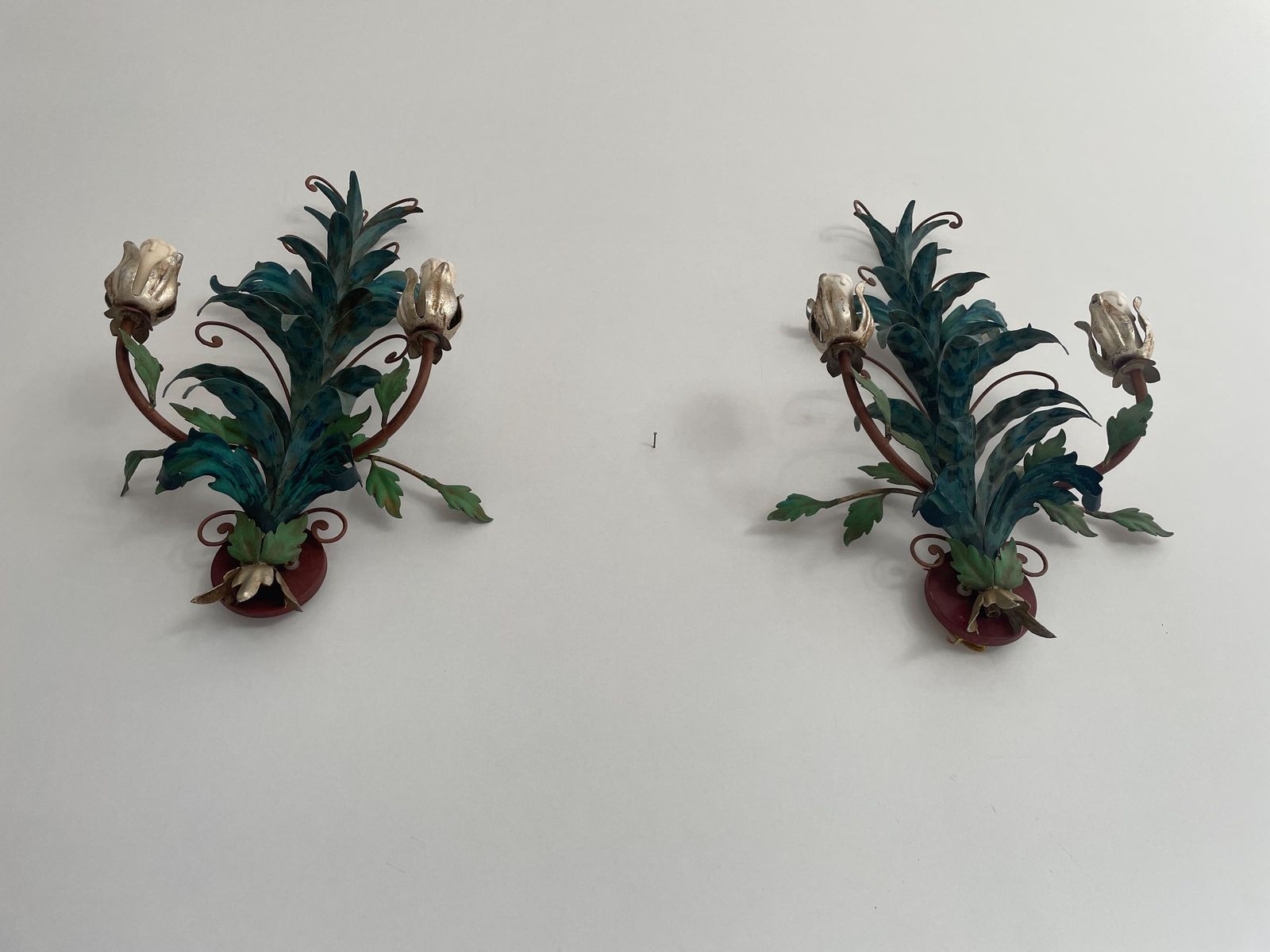 Flower Design Green Metal Pair Of Florentiner Sconces By Lucienne Monique Scandicci Firenze, 1960s, Italy photo vinterior