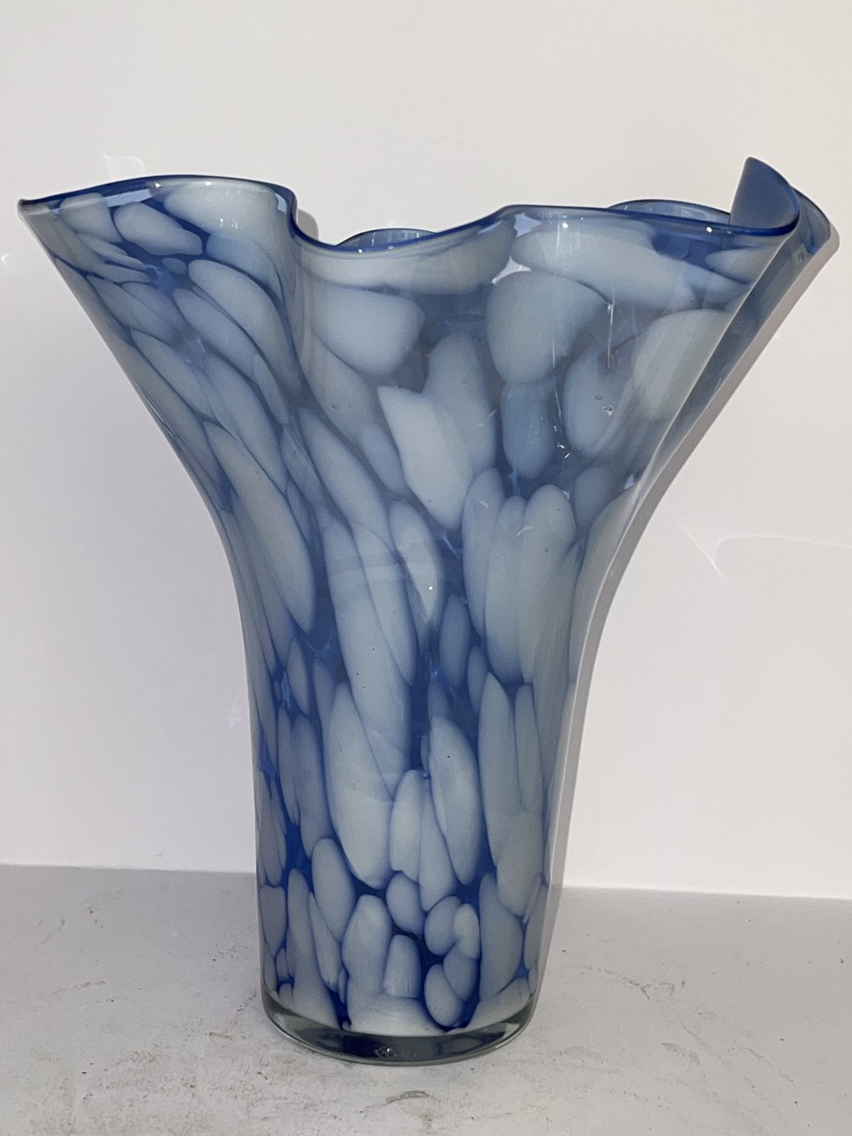 Hand Blown Blue & White Art Glass Vase – Józefina / Krosno Style Late 20th Century photo vinterior