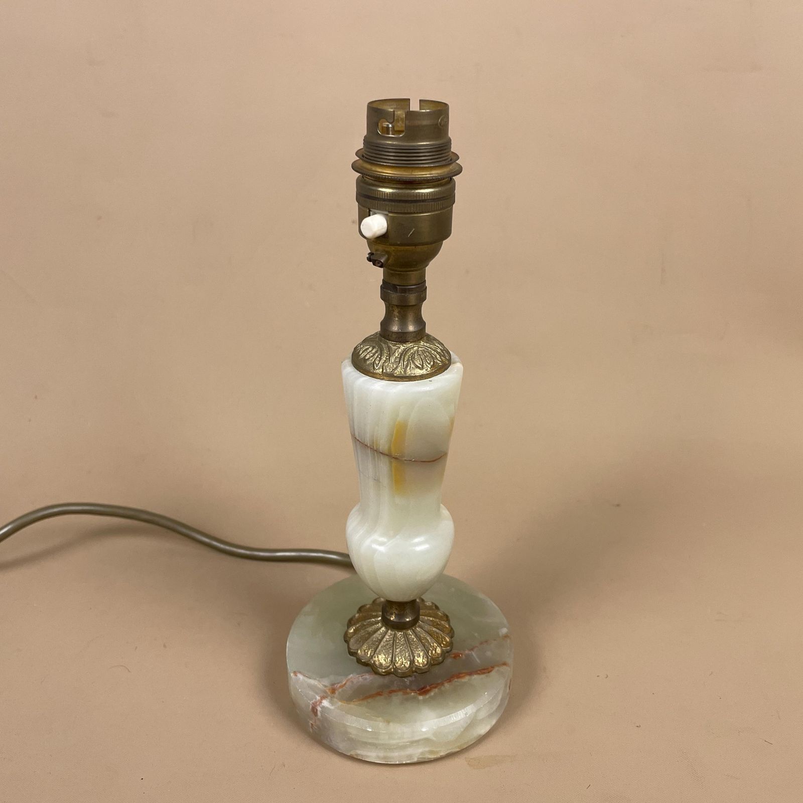 Antique Onyx Marble Lamp Light Brass Gold Metal Green Bedside Side Table Desk Marbled Patterned Vintage Pattern Stone Ornate Round Base