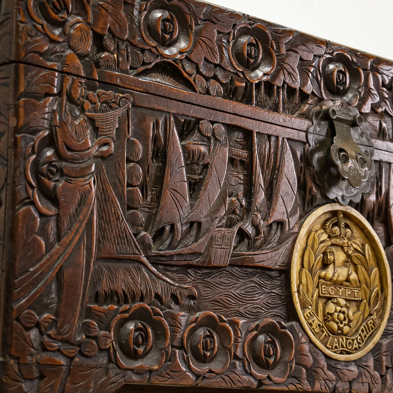 photo vintage Camphorwood Oriental Chest With Regimental Roundels
