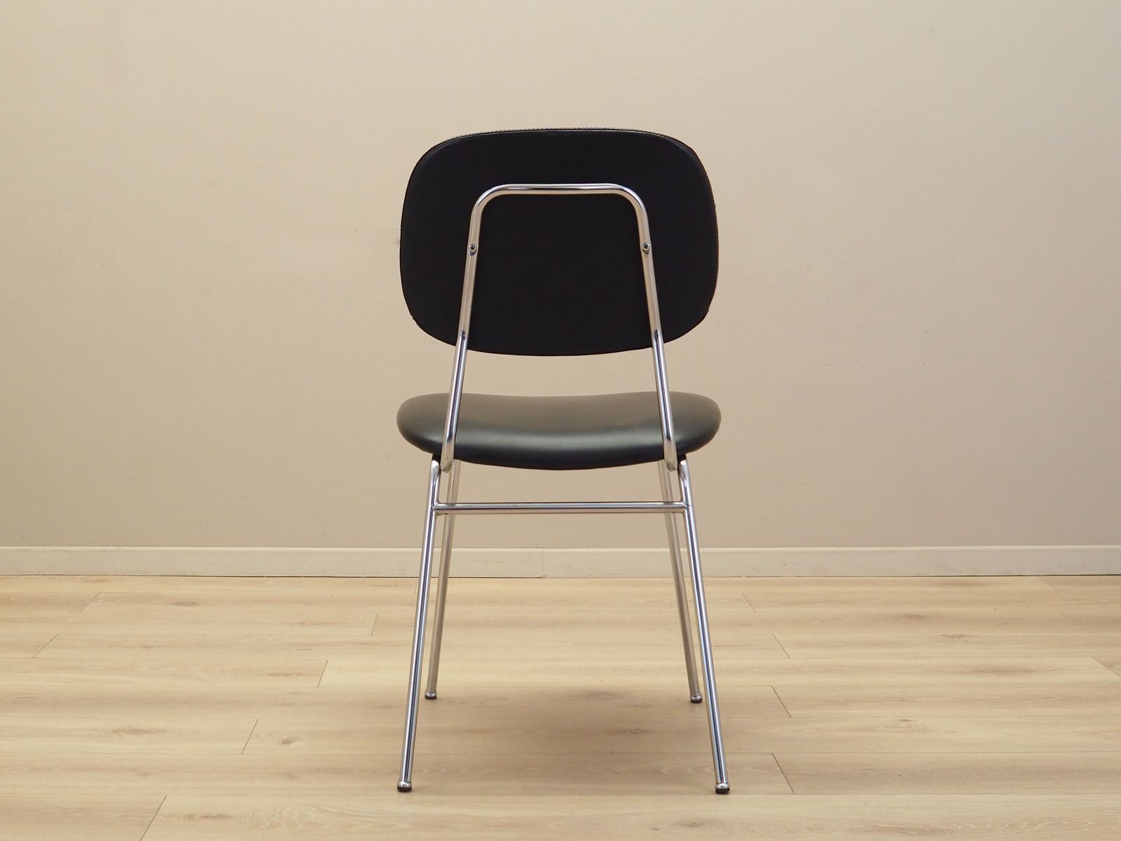 Chair, Italian Design, 1970s, Production: Italy photo vinterior
