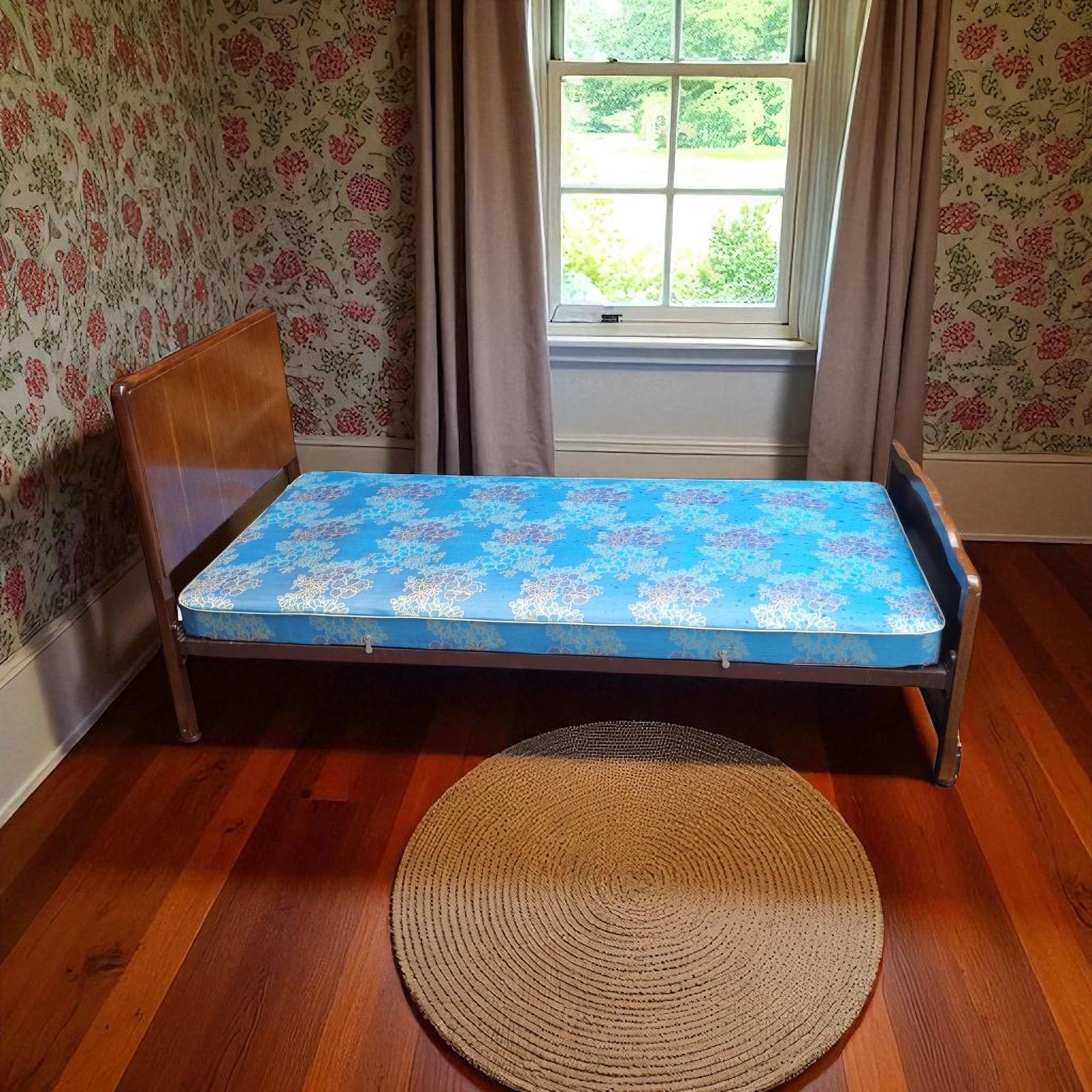 photo furniture Vintage Harris Lebus Oak Single Bed / C.1930–1940 / Free Delivery