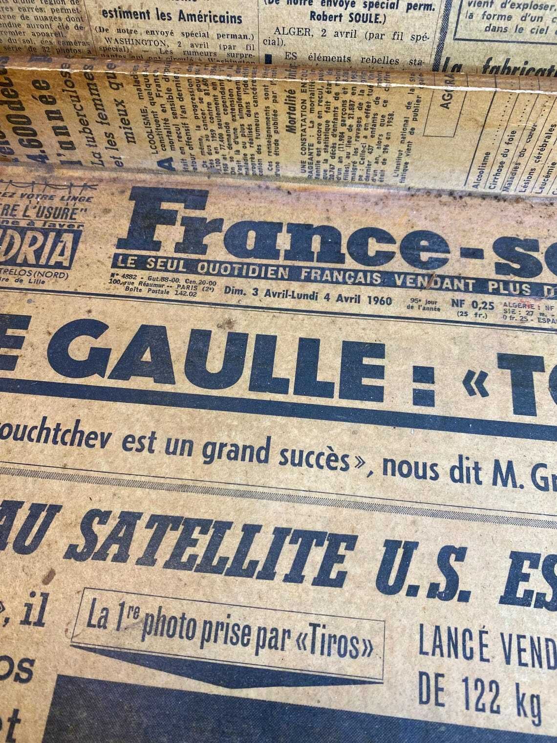 Unique Vintage Satirical Punch French Wooden Decoupage Tray  In Good Condition photo 143.0