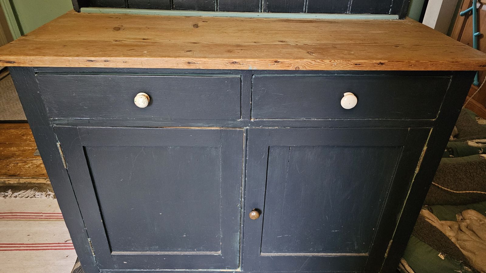 photo vinterior Quirky Cabinet Dresser Farrow & Ball Railings Hand Painted Floral