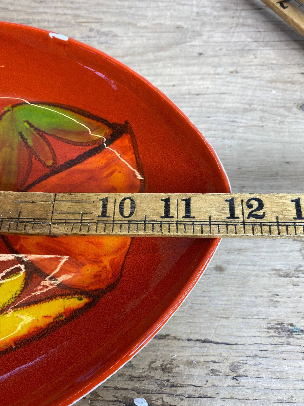 photo furniture Vintage Poole Pottery Delphis Teardrop Shape (91) Dish Signed Ck Red, Orange, Yellow And Green Design In Good Condition