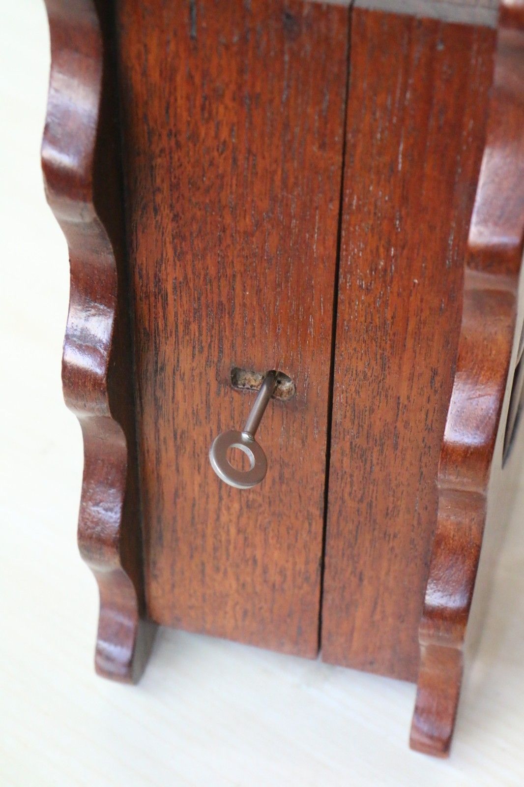 Antique Carved Box Mahogany Hinged + Lock Beautiful Design Arts & Crafts Period photo vintage