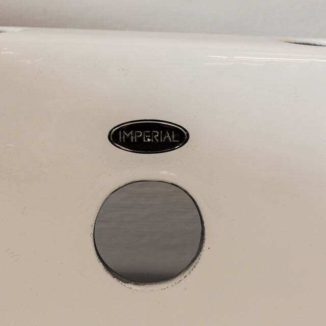 photo furniture Reclaimed Cast Iron Roll Top Bath Tub With Claw Feet