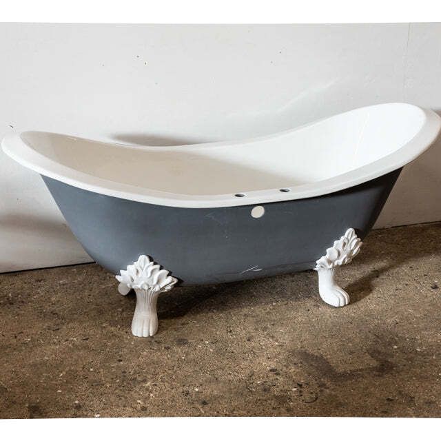 photo buy Reclaimed Cast Iron Roll Top Bath Tub With Claw Feet