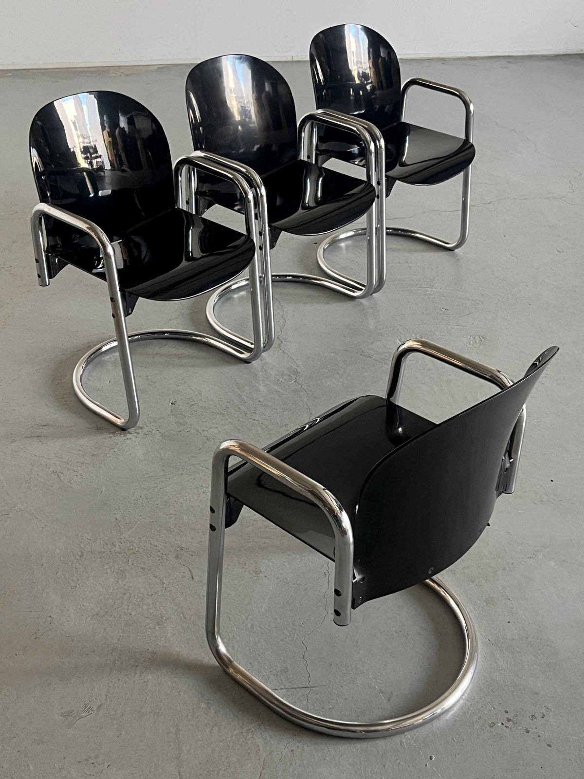 Set Of 4 'Dialogo Dessau' Cantilever Dining Chairs By Afra And Tobia Scarpa For B&B Italia, 1970s Italy photo for sale