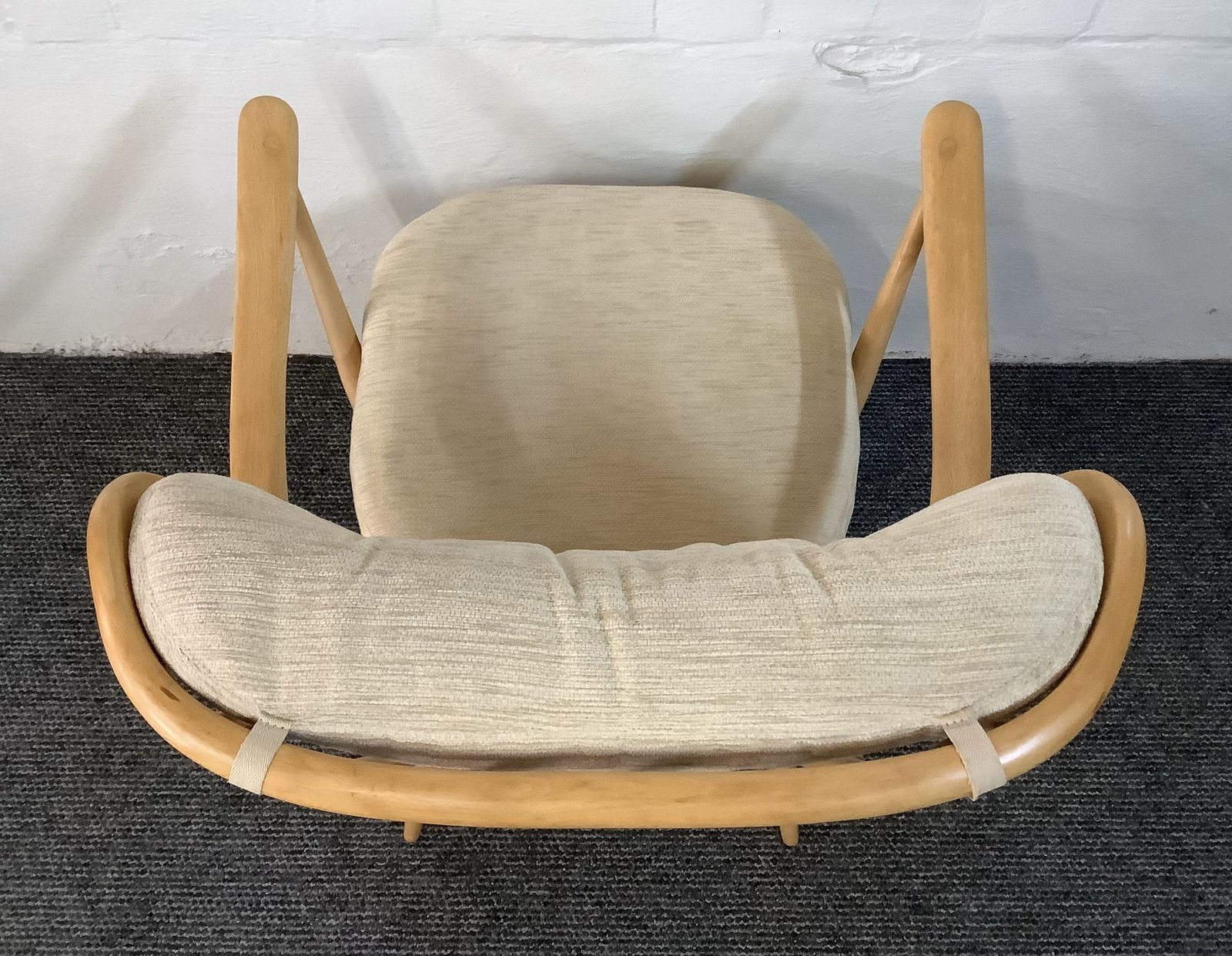 photo vintage Ercol Windsor Easy Chair And Footstool. Produced 1962/76