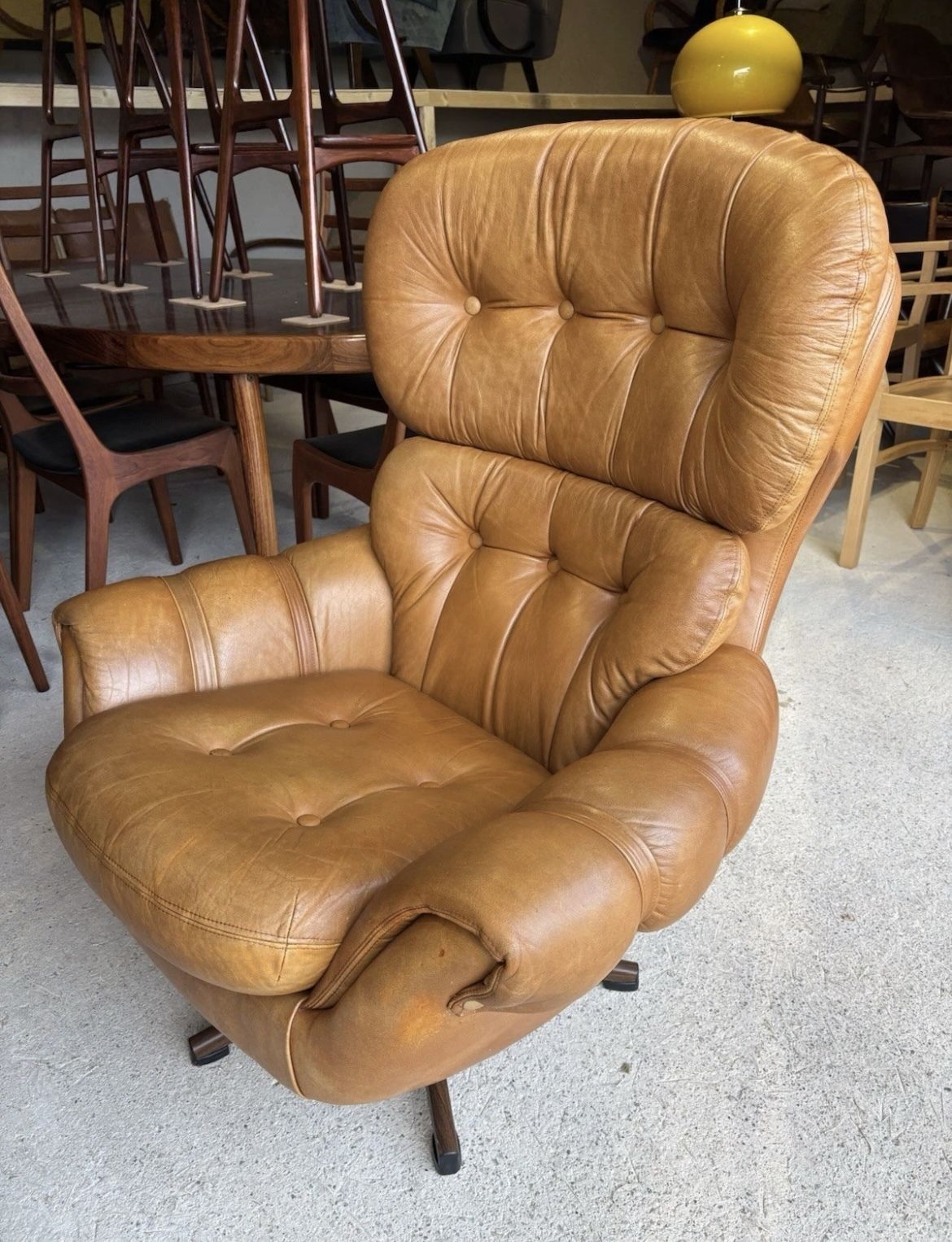 photo vinterior Mid Century Scandinavian Swivel Lounge Chair By Swedfurn, "Slätte Gungan”