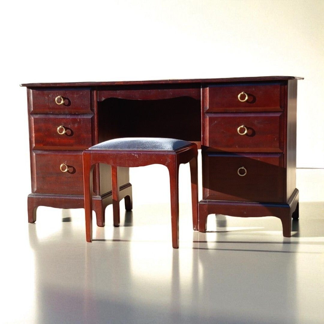 photo vintage Vintage Stag Minstrel Bedroom Suite – Dressing Table & Two Chests Of Drawers