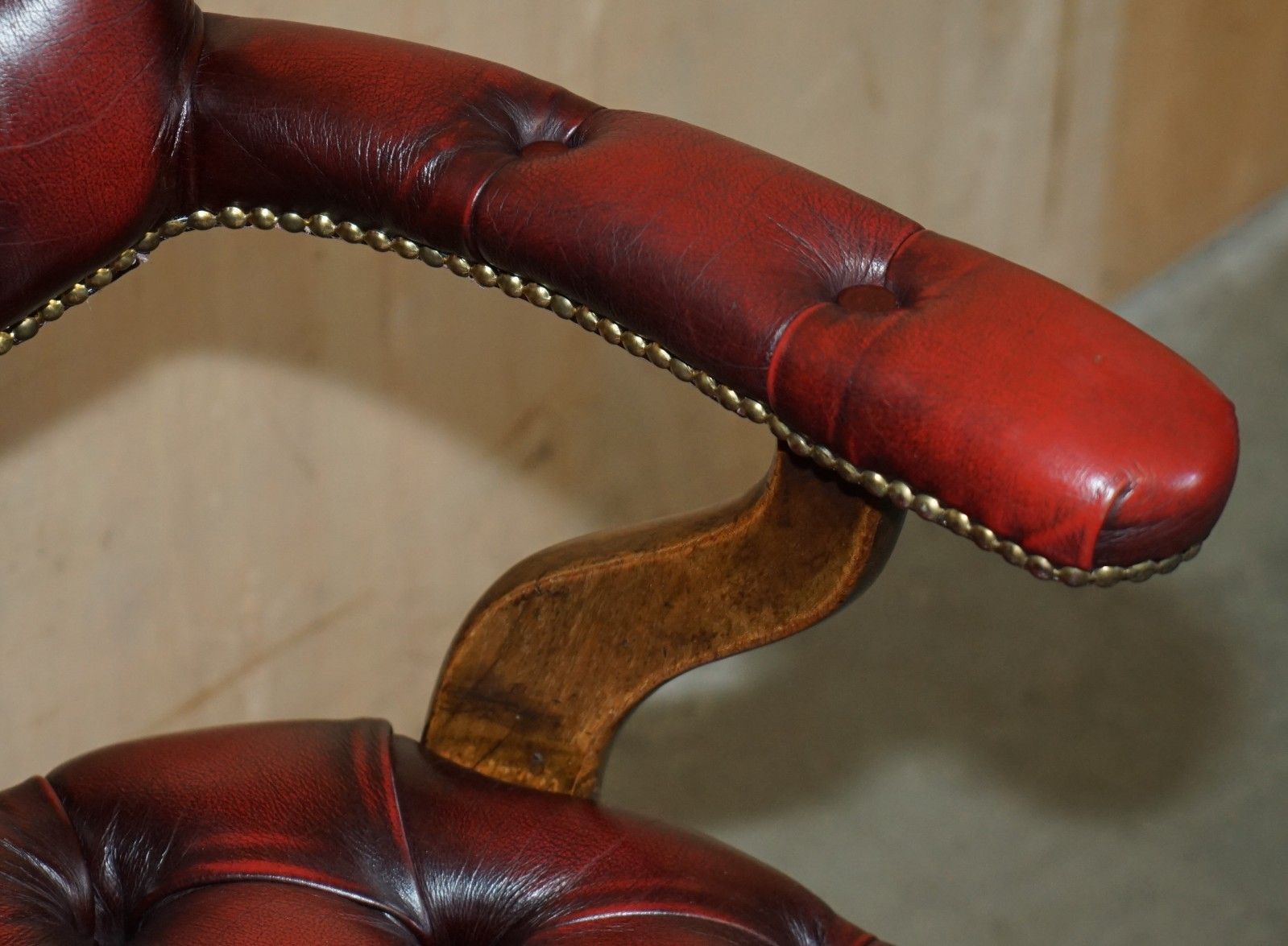 photo furniture Fine Antique Victorian Chesterfield Tufted Oxblood Leather Captains Swivel Chair