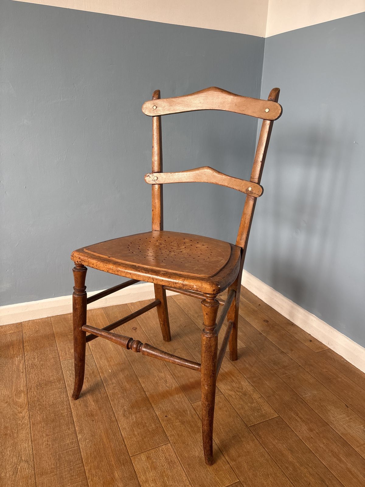 Luterma Estonia Antique Punched Seat Wooden Dining Chair photo furniture