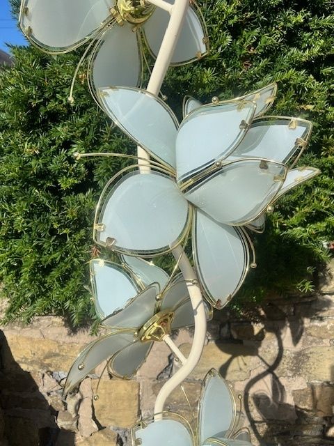 1980s Hollywood Regency Rare All White Italian Glass Lotus Flower Lamp photo vinterior
