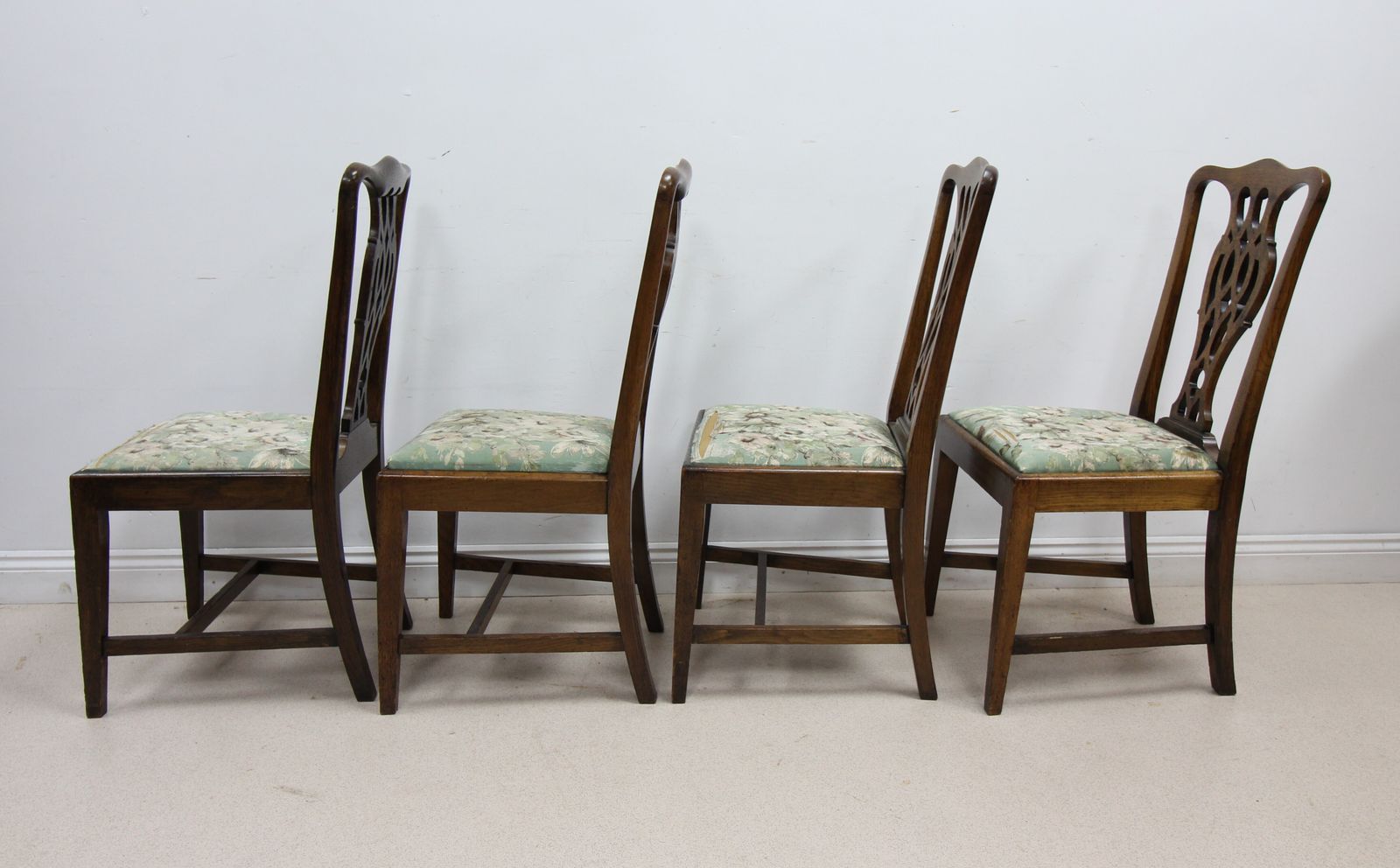 photo vinterior Set Of 8 Vintage Chippendale Style Dining Or Occasional Chairs
