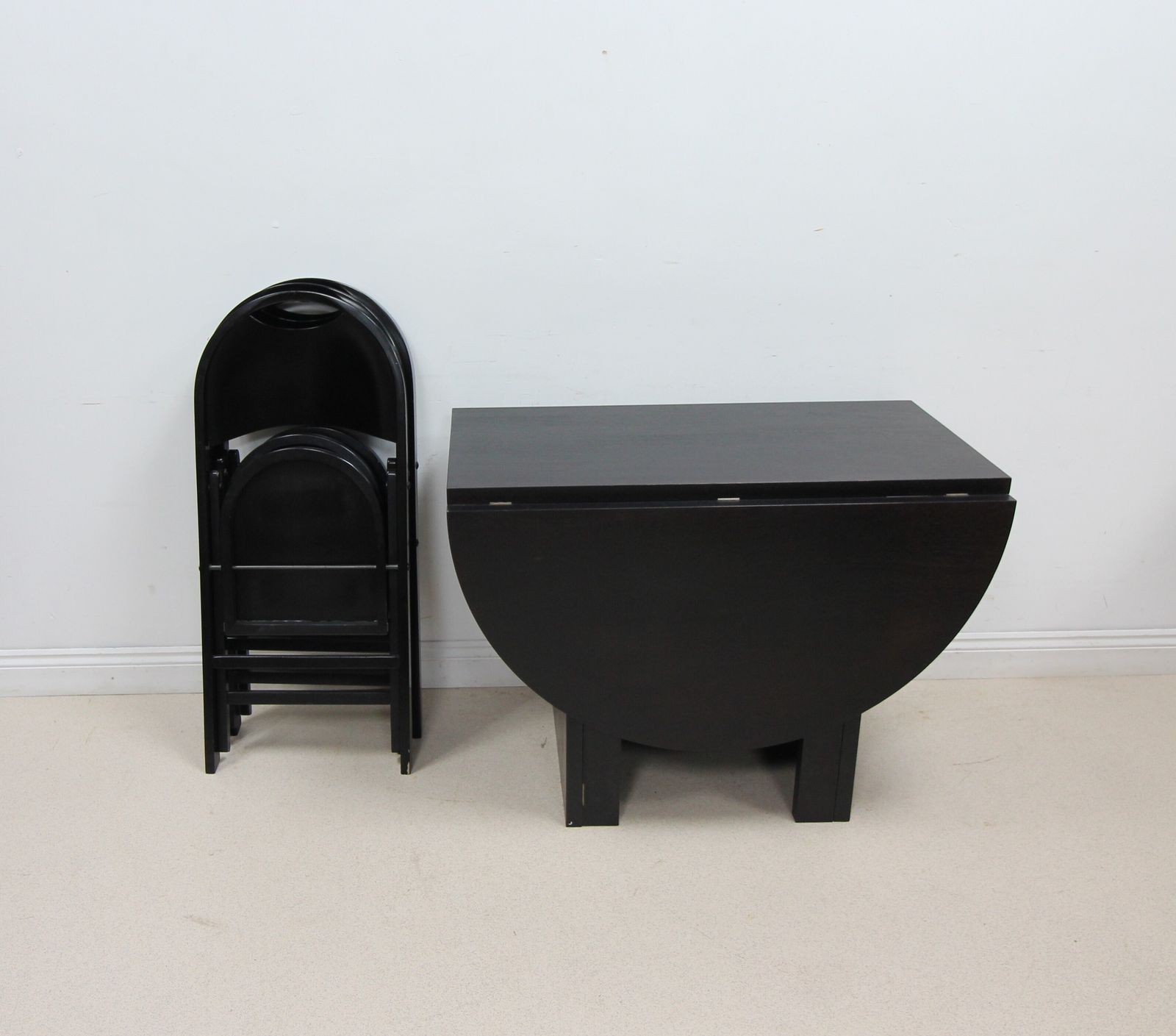photo furniture Bespoke Solid Wood Black Folding Table And Chairs