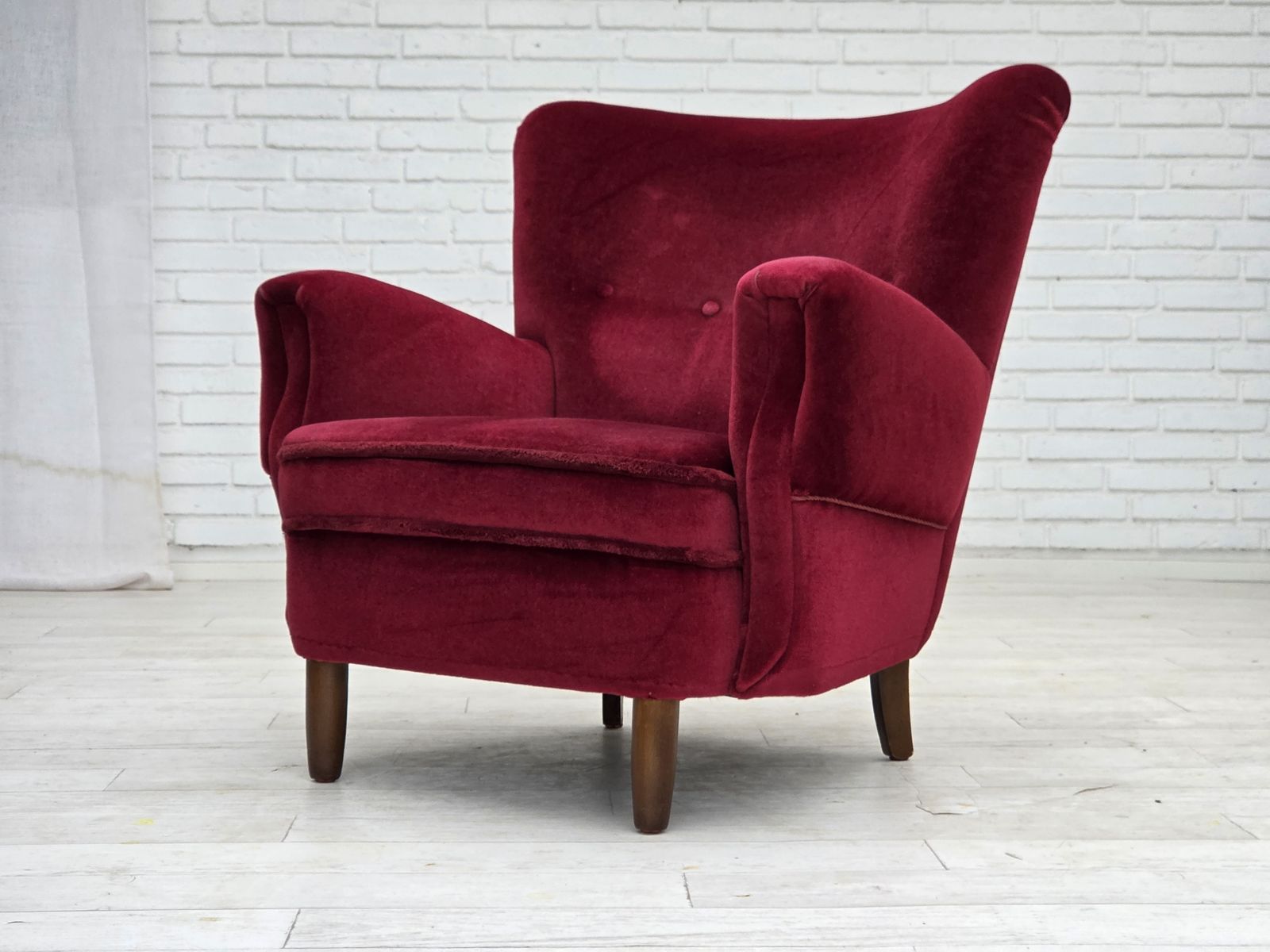 photo buy Ca. Jaren 1960, Deense Fauteuil, Kersrood Meubelvelours, Beukenhouten Poten.