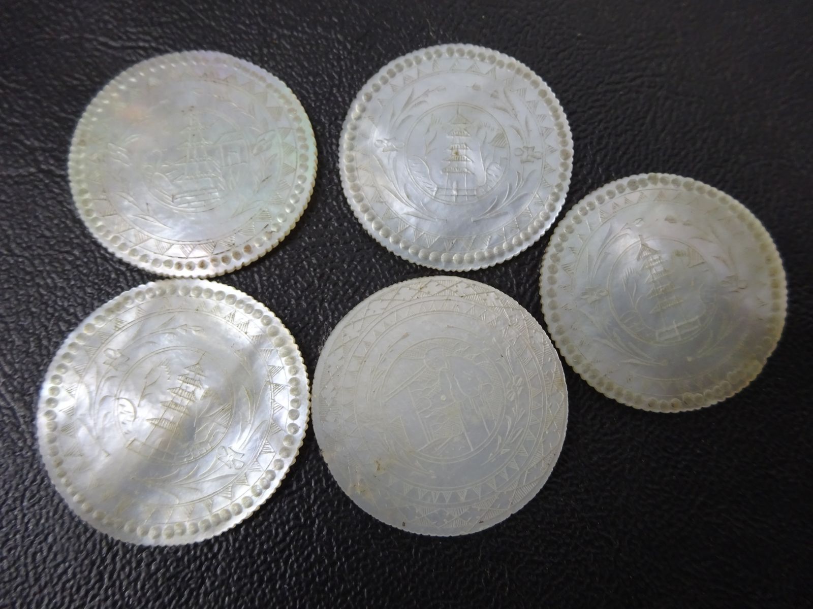 30 Antique Mother Of Pearl Chequer Counters photo 200.0