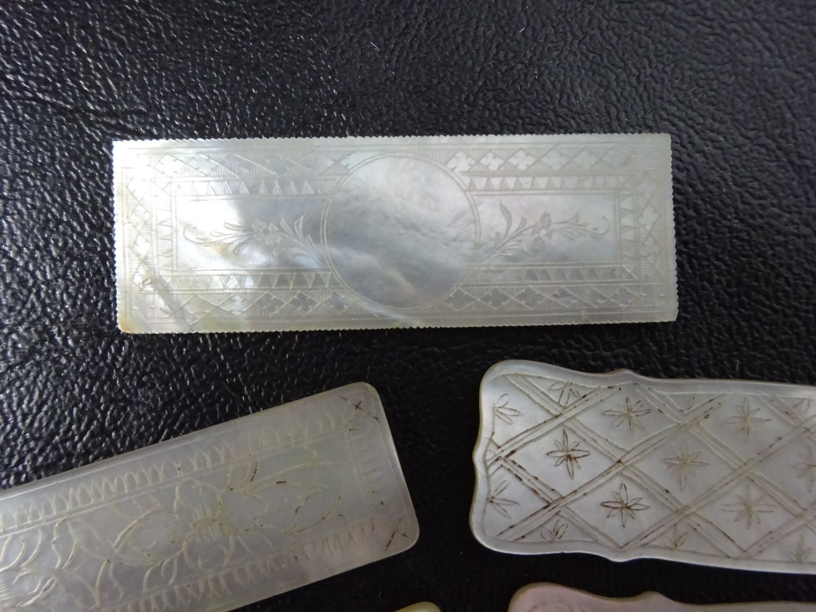 30 Antique Mother Of Pearl Chequer Counters photo vintage