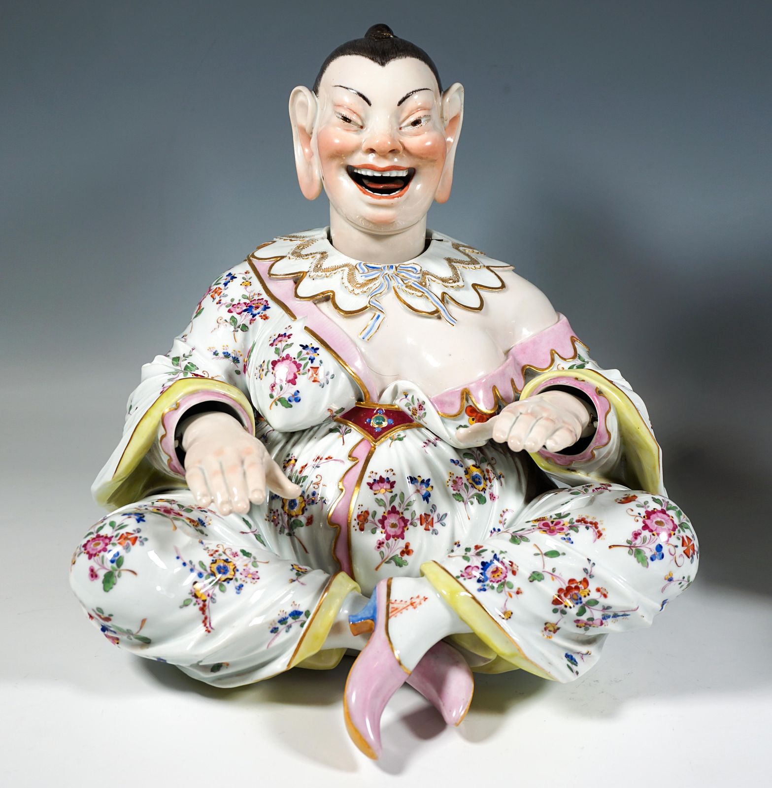 Two Large Seated Meissen Porcelain Wiggling Pagodas, By J.J. Kaendler, Ca 1840 photo for sale
