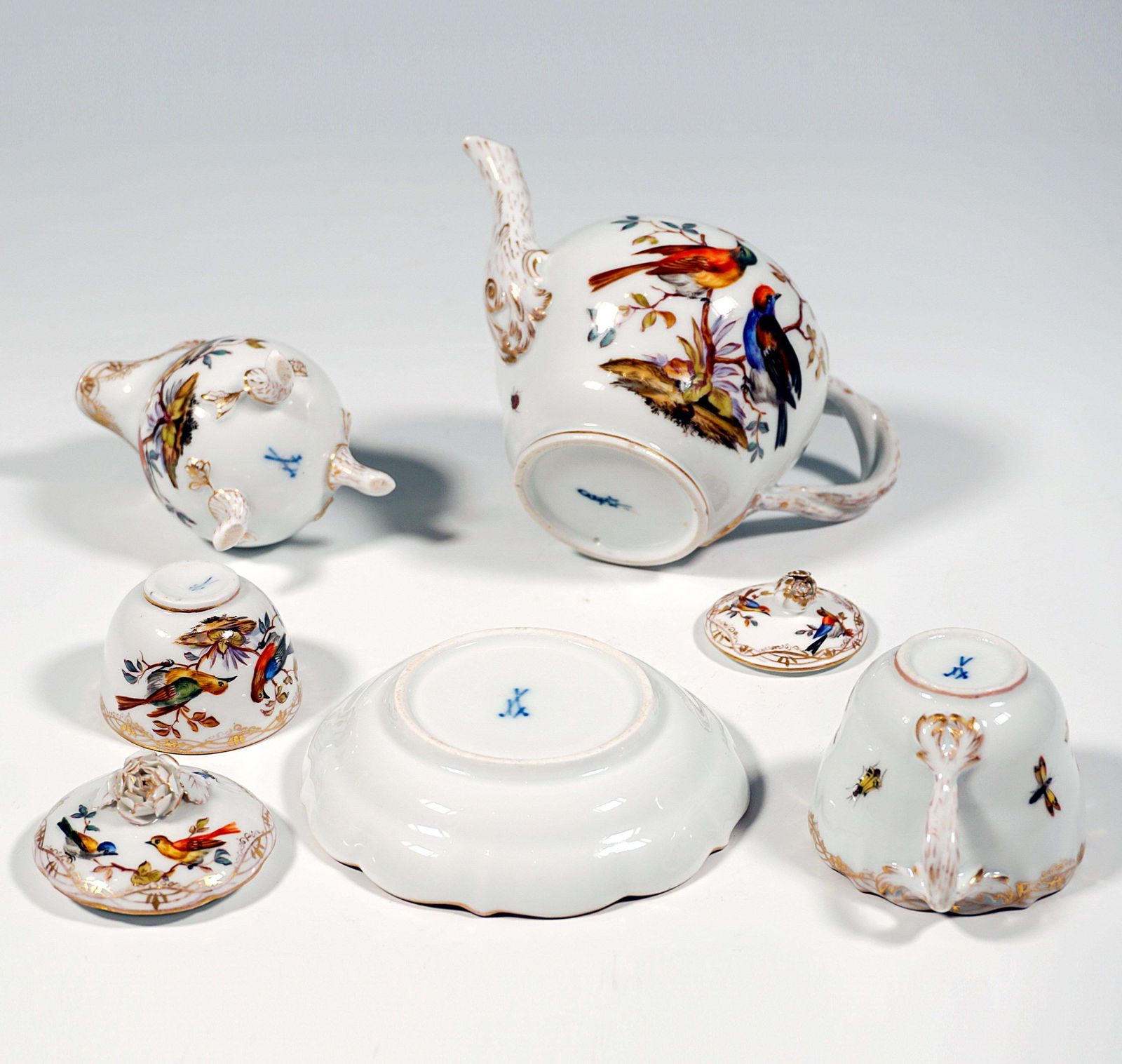 Meissen Tea Solitair, Bird & Insect Painting And Gold, Germany, Circa 1820 photo vintage