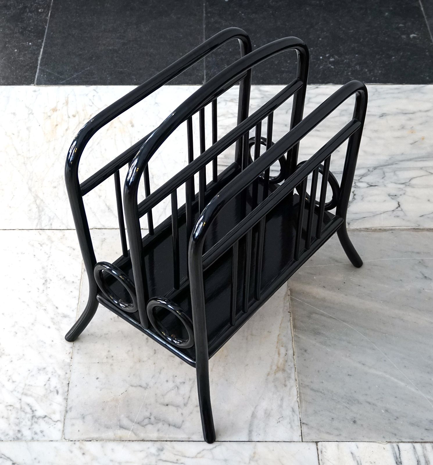 Thonet Vienna Art Nouveau Music, Newspaper Or Magazine Rack, Model 33, Black photo vinterior