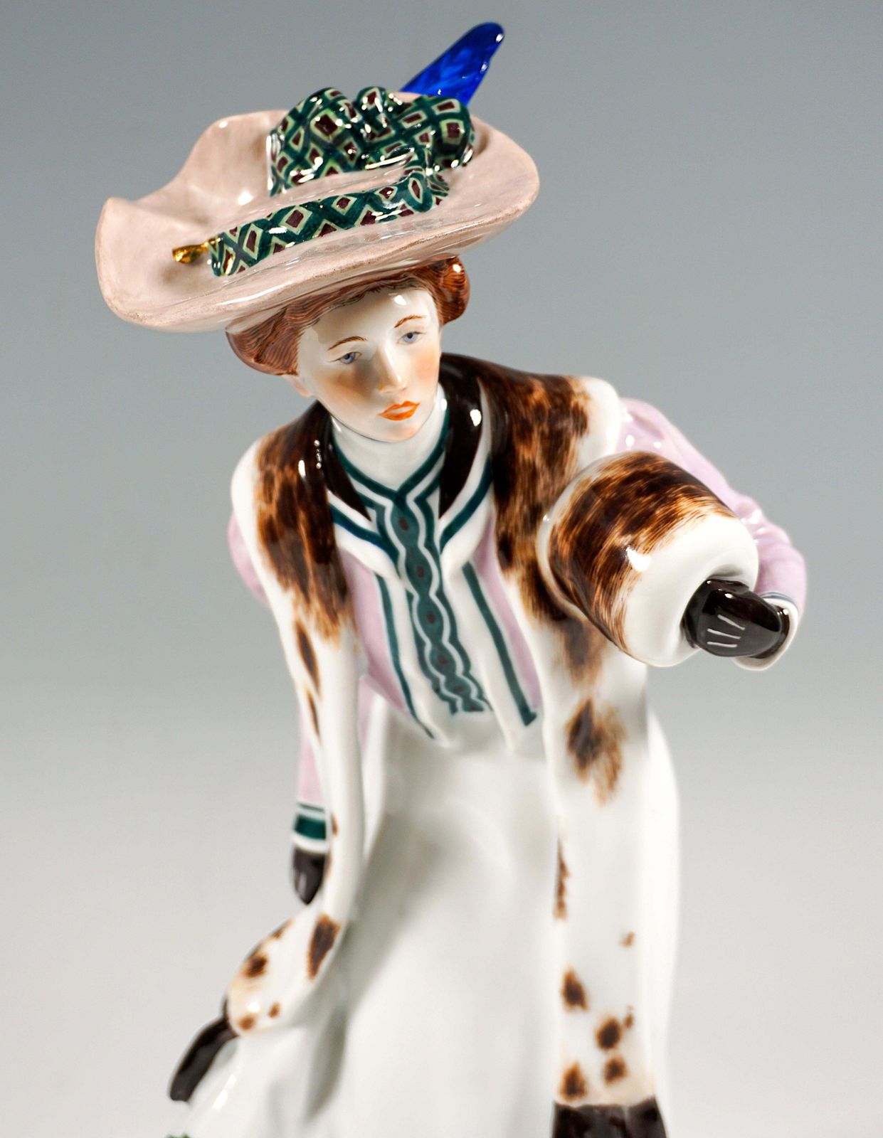 Meissen Art Nouveau Figurine, Lady With Muff, By Konrad Hentschel, Ca 1906 photo vinterior