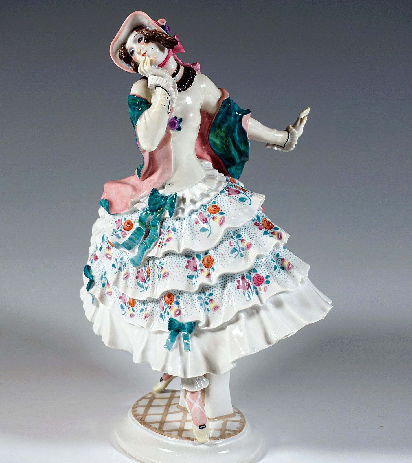 Meissen Figurine 'Estrella', Russian Ballet 'Carnival', By Paul Scheurich, 20th photo furniture