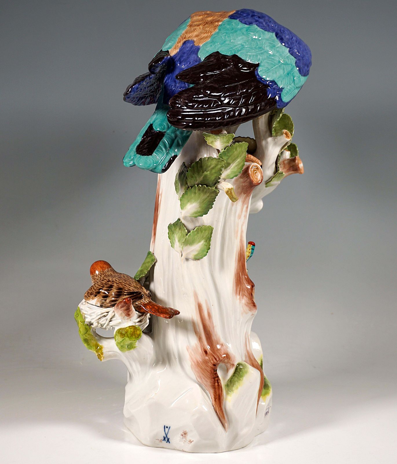 Meissen Bird Figure, European Roller On A Trunk, By J.J. Kaendler, Germany, 20th photo for sale
