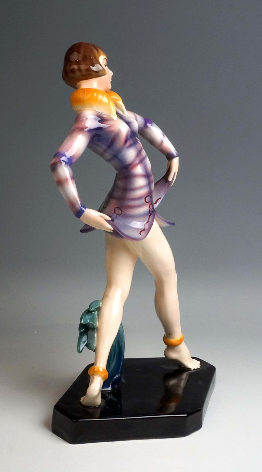 Goldscheider Vienna 'Revue' Single Figur Of The 'Dolly Sisters' By Dakon, 1930 photo furniture