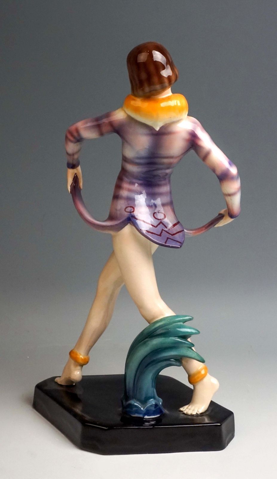 Goldscheider Vienna 'Revue' Single Figur Of The 'Dolly Sisters' By Dakon, 1930 photo for sale