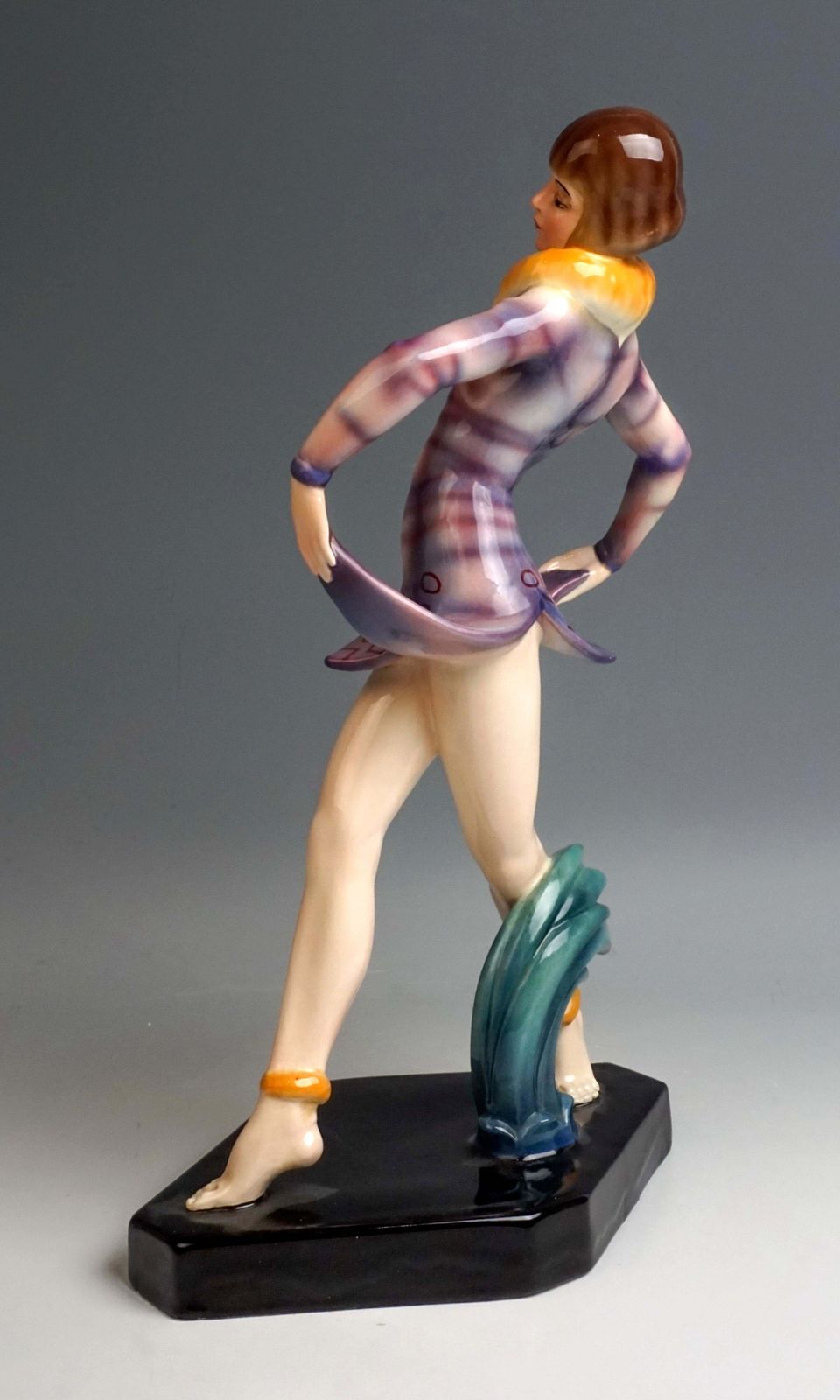 Goldscheider Vienna 'Revue' Single Figur Of The 'Dolly Sisters' By Dakon, 1930 photo Home Decor
