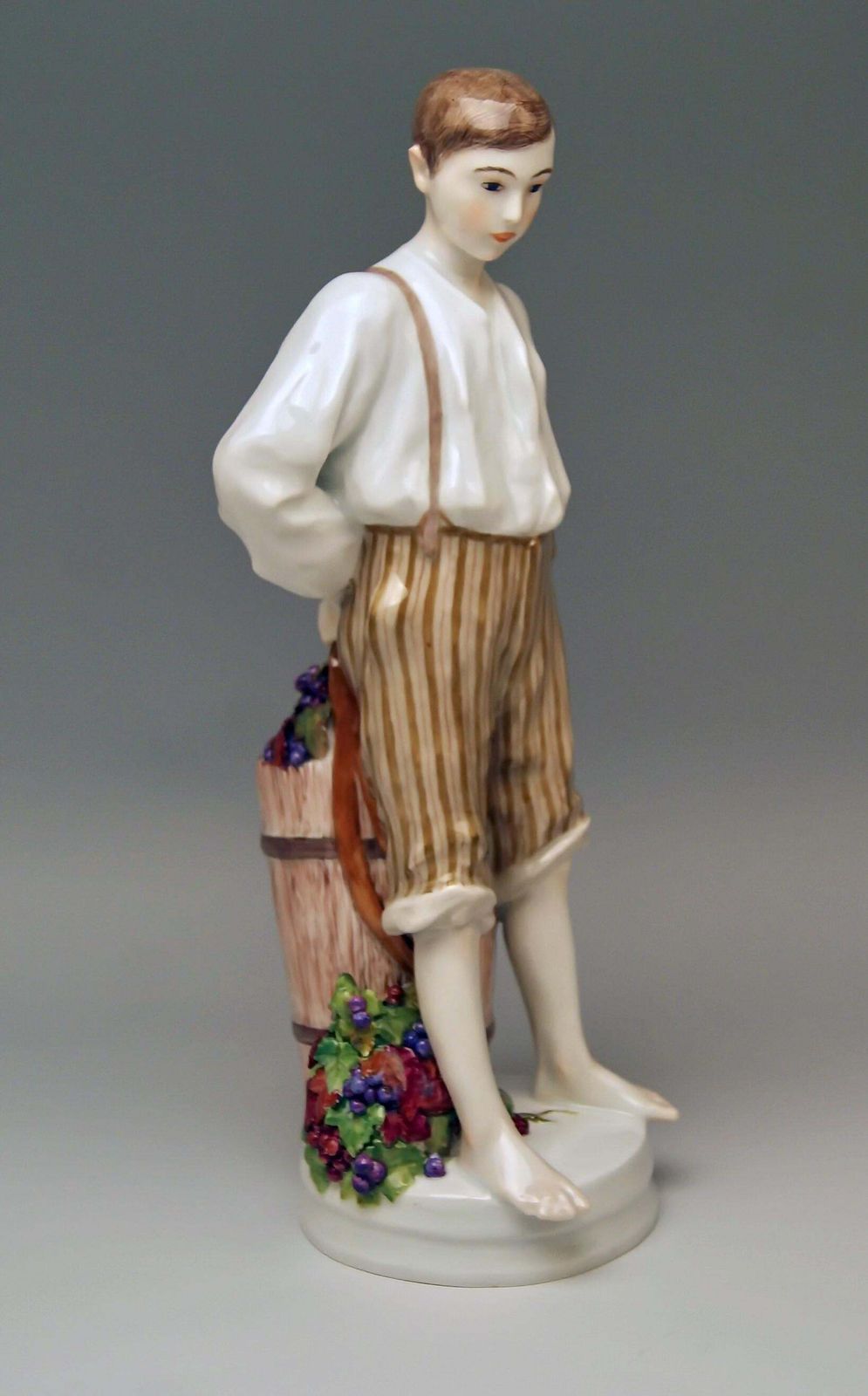 Meissen Boy And Dosser With Winegrapes By Theodore Eichler Model W 129 photo furniture