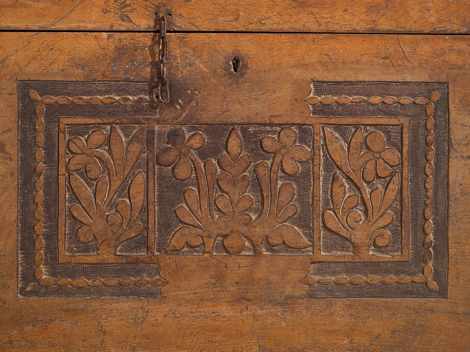 Antique Chest With Engraved Floral Motifs (C.1920) #14 photo vinterior