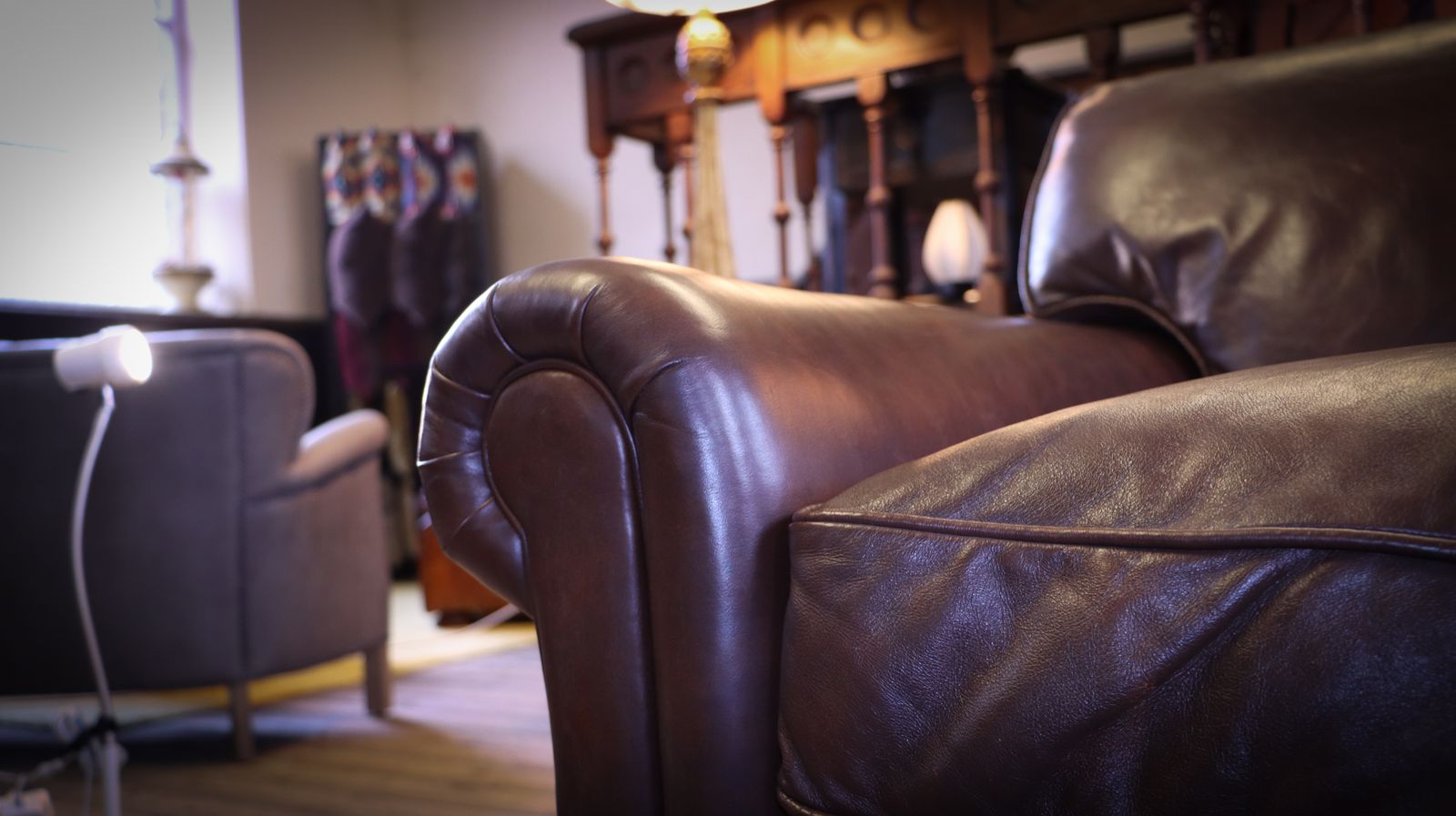 photo vinterior George Smith Full Scroll Arm Signature Leather Armchair With Cusion Back Rrp £8000