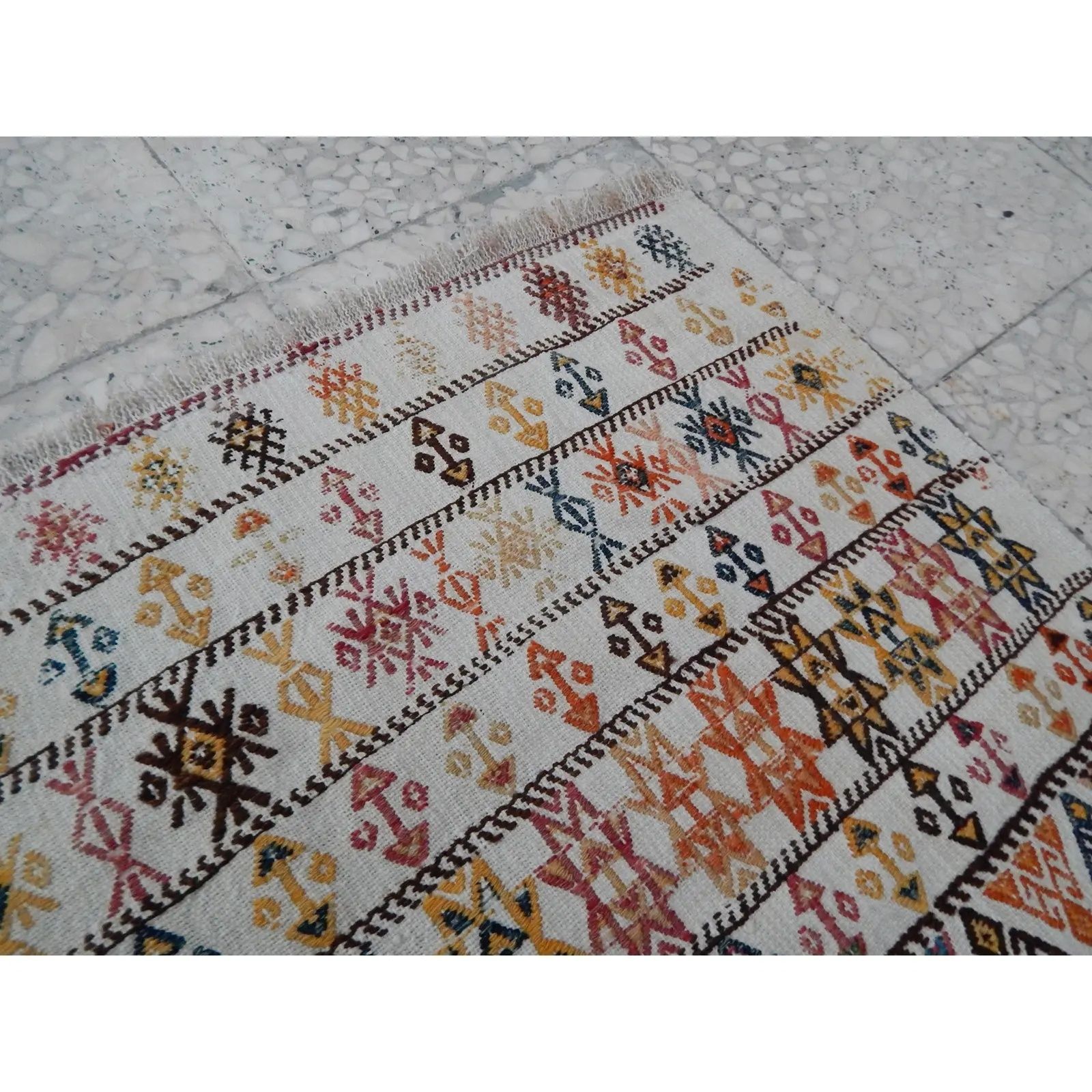 White Embroided Jajim Kilim Rug 3'1" X 3'3" photo vinterior