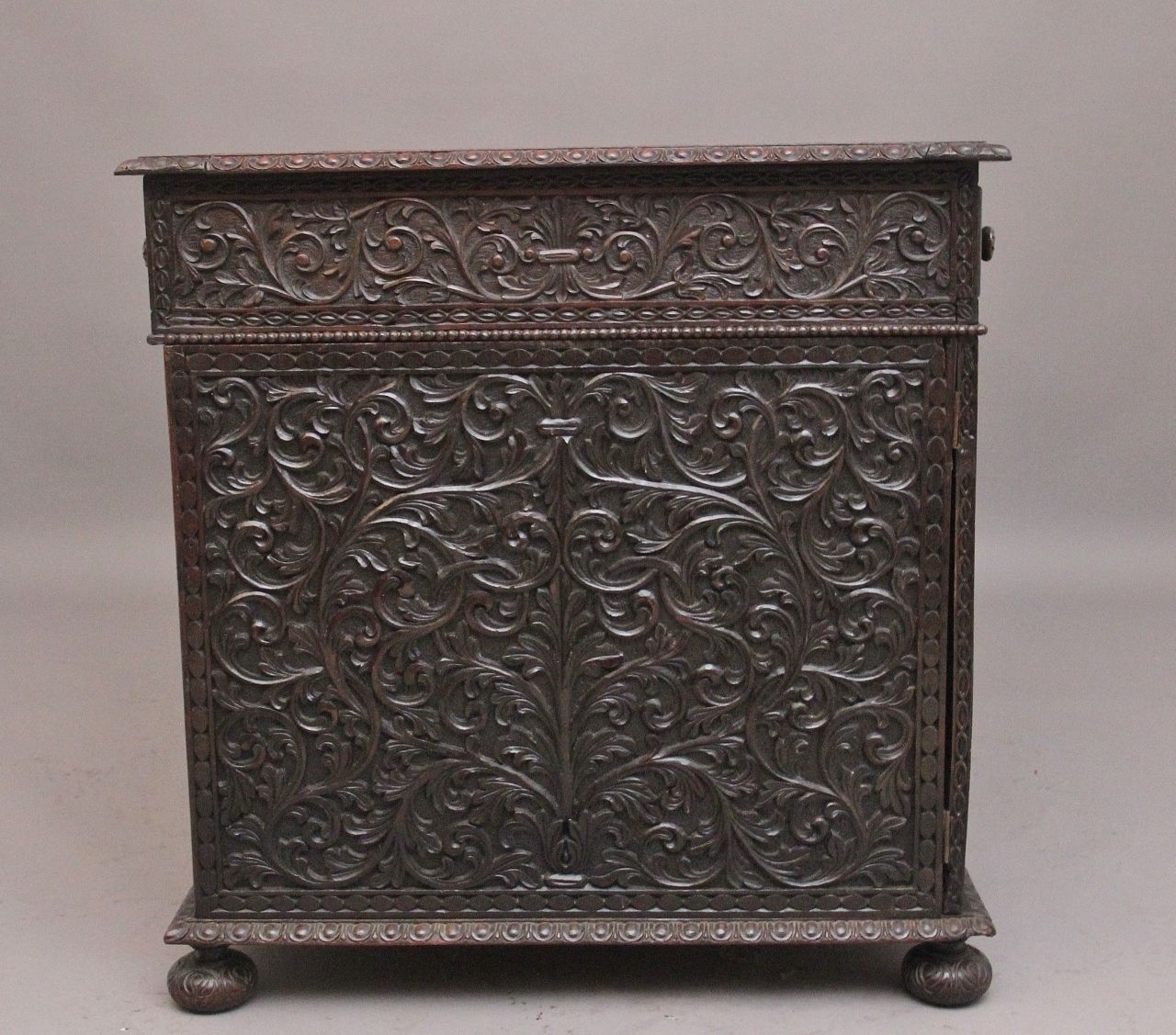 Early 19th Century Anglo Indian Carved Partners Desk photo vinterior