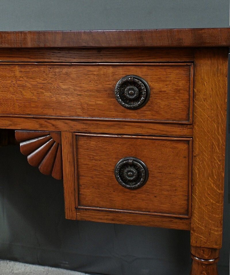 photo furniture Small Oak Desk, Victorian Period, England – Late 19th Century