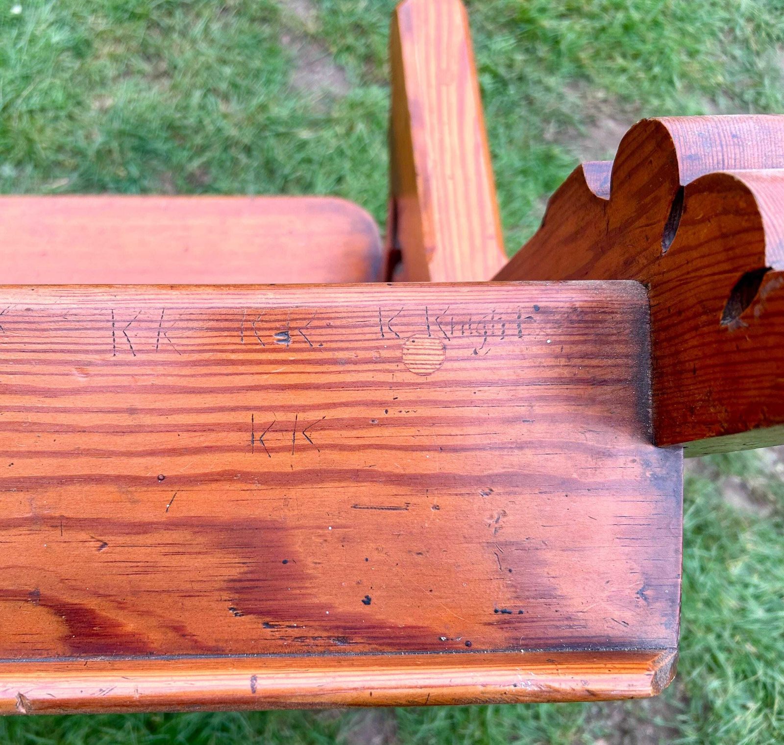 Gothic Victorian Pitch Pine Church Pew Bench Chairs Vintage Industrial Retro Kitchen Seating Gothic Oak Wooden Hall Way Church photo vinterior