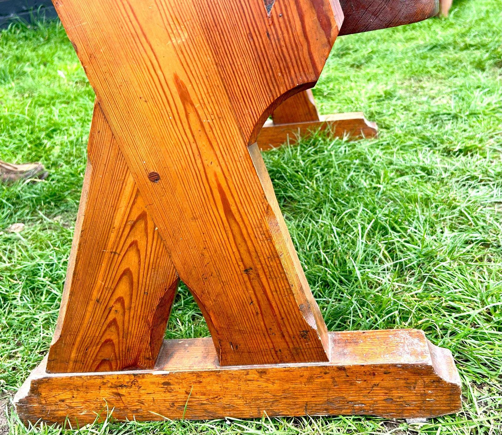 Gothic Victorian Pitch Pine Church Pew Bench Chairs Vintage Industrial Retro Kitchen Seating Gothic Oak Wooden Hall Way Church photo vintage