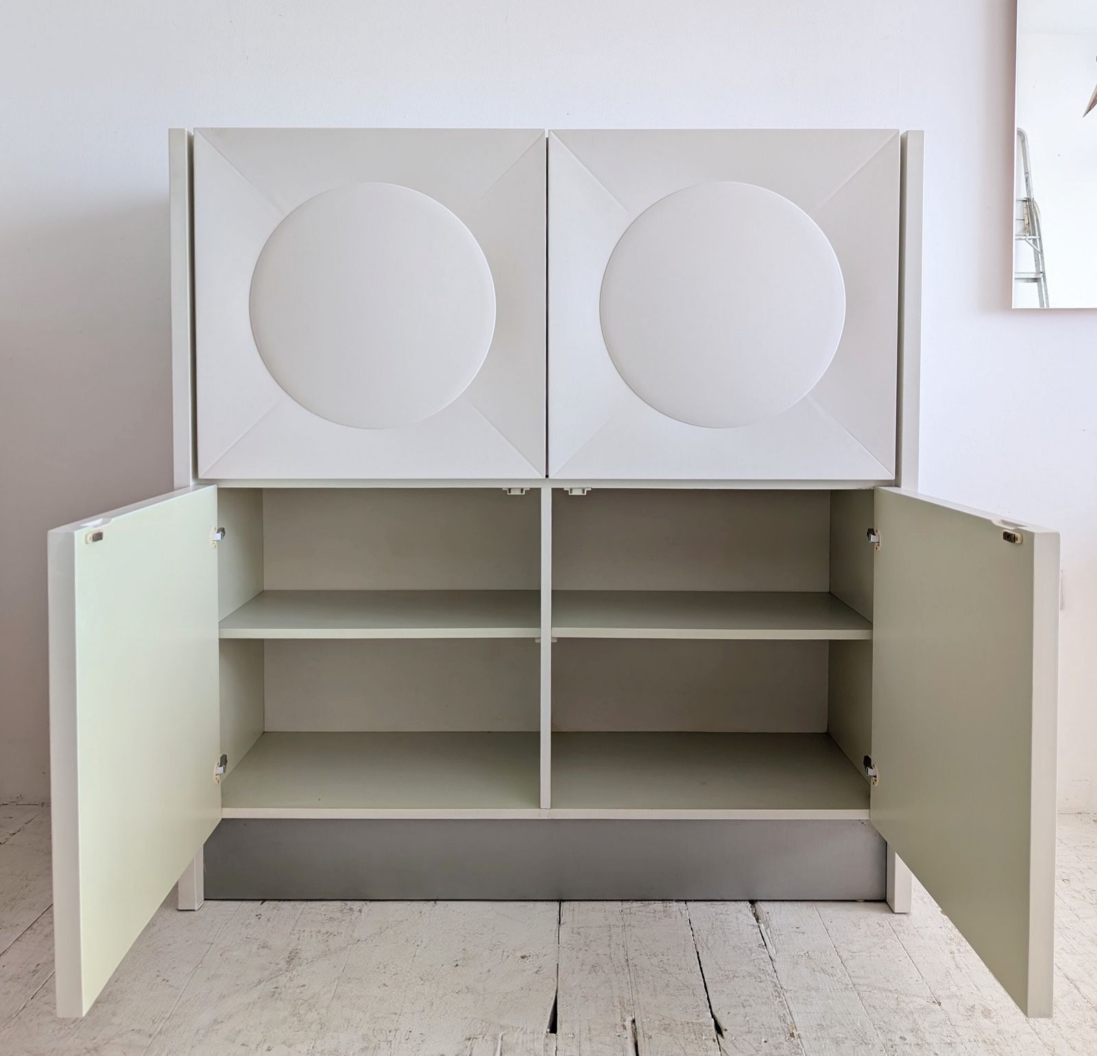 photo vinterior Large 1970s Vintage Mid Century Italian Brutalist Space Age Bar Cabinet